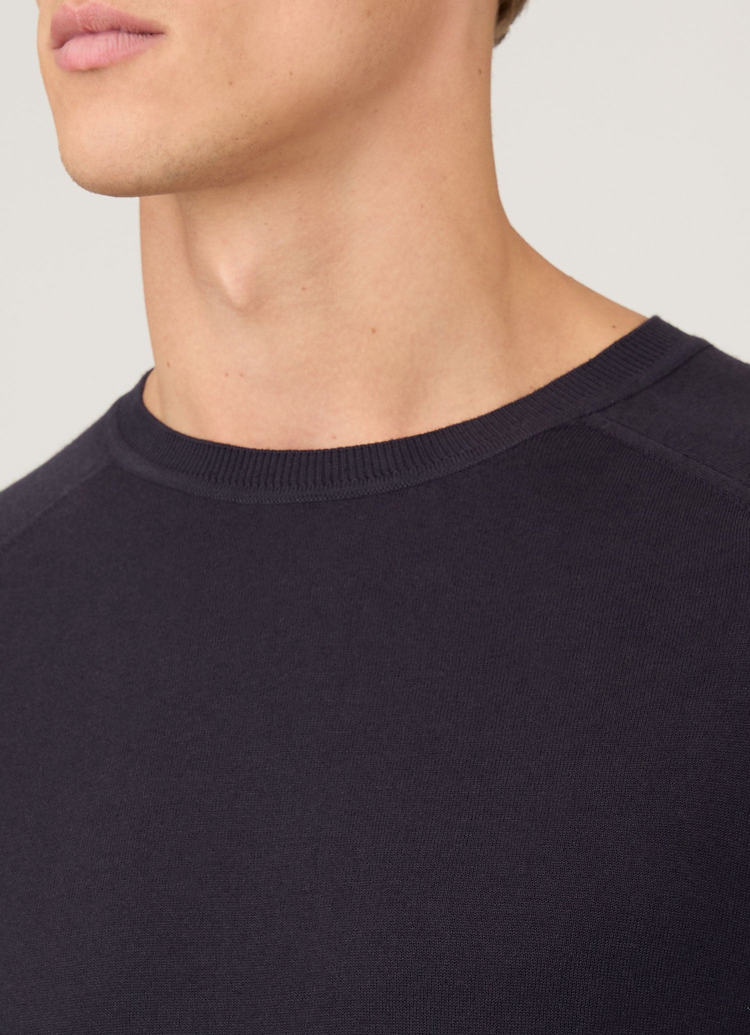 Men's Sea Island Cashmere Crew Neck Jumper in Midnight Navy
