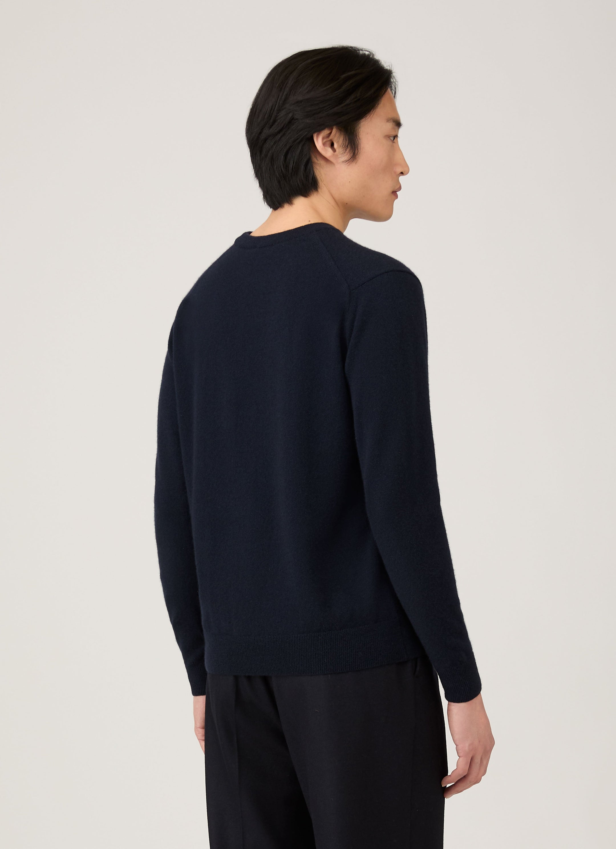 Men's Cashmere Crew Neck Jumper in Navy