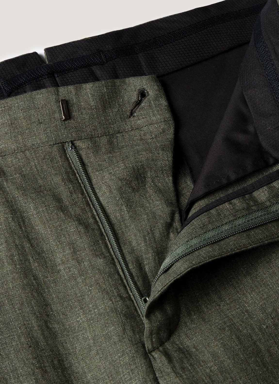 Men's Pleated Linen Trouser in Hunter Green