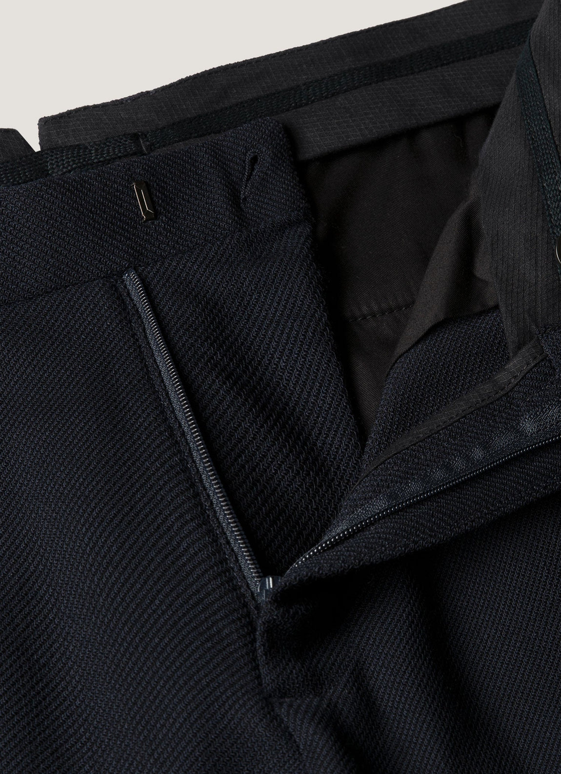 Men's Textured Wool Trouser in Navy