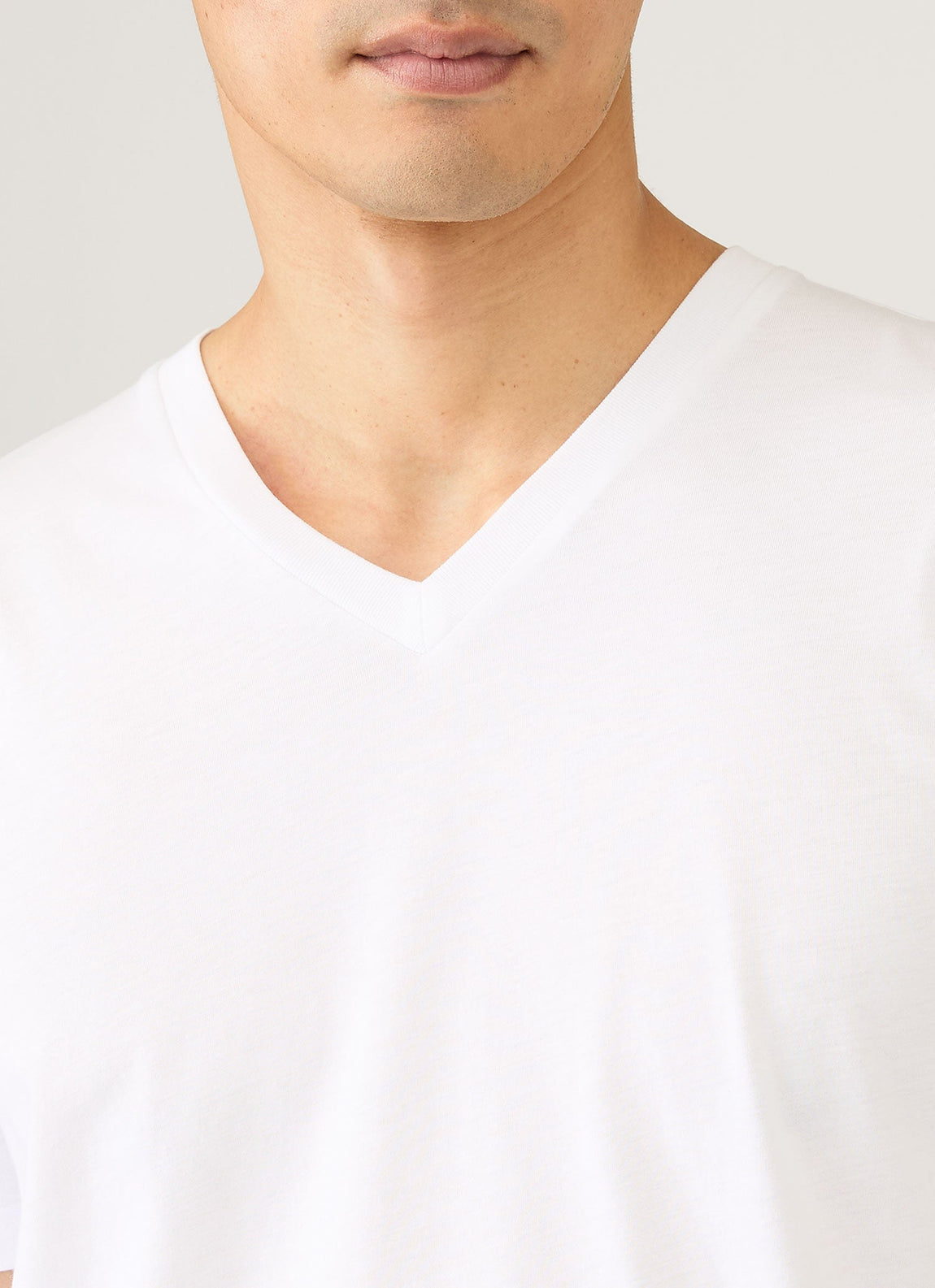 Men's Riviera Midweight V‑neck T-shirt in White