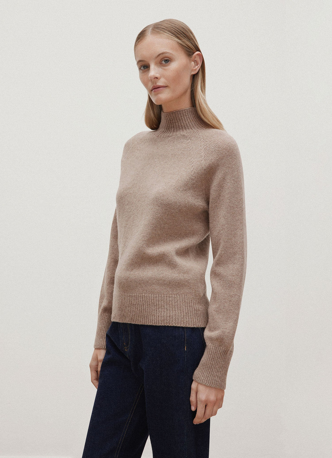 Women's Lambswool Funnel Neck Jumper in Mink