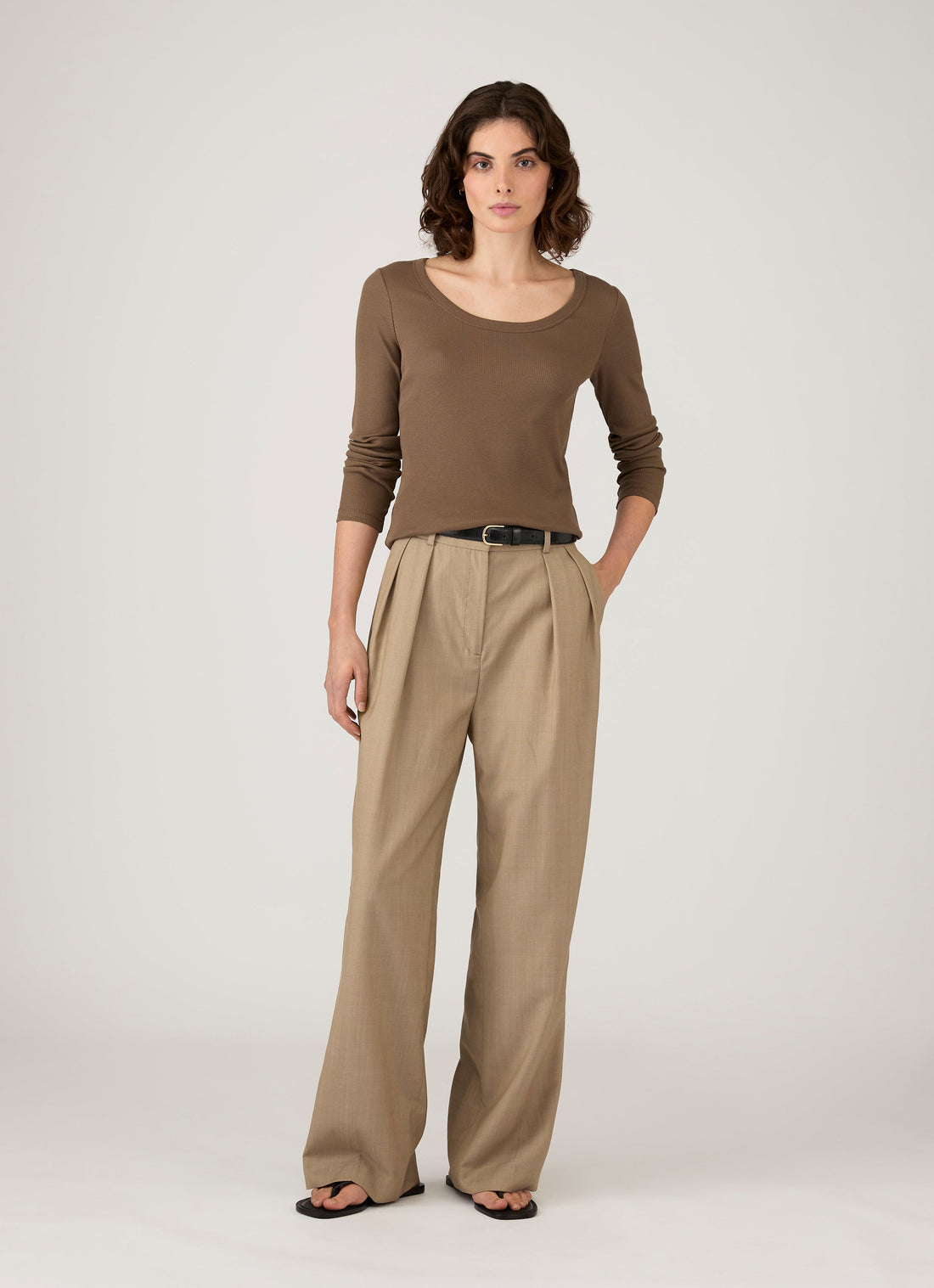 Women's Ribbed Scoop Neck T-shirt in Dark Cedar