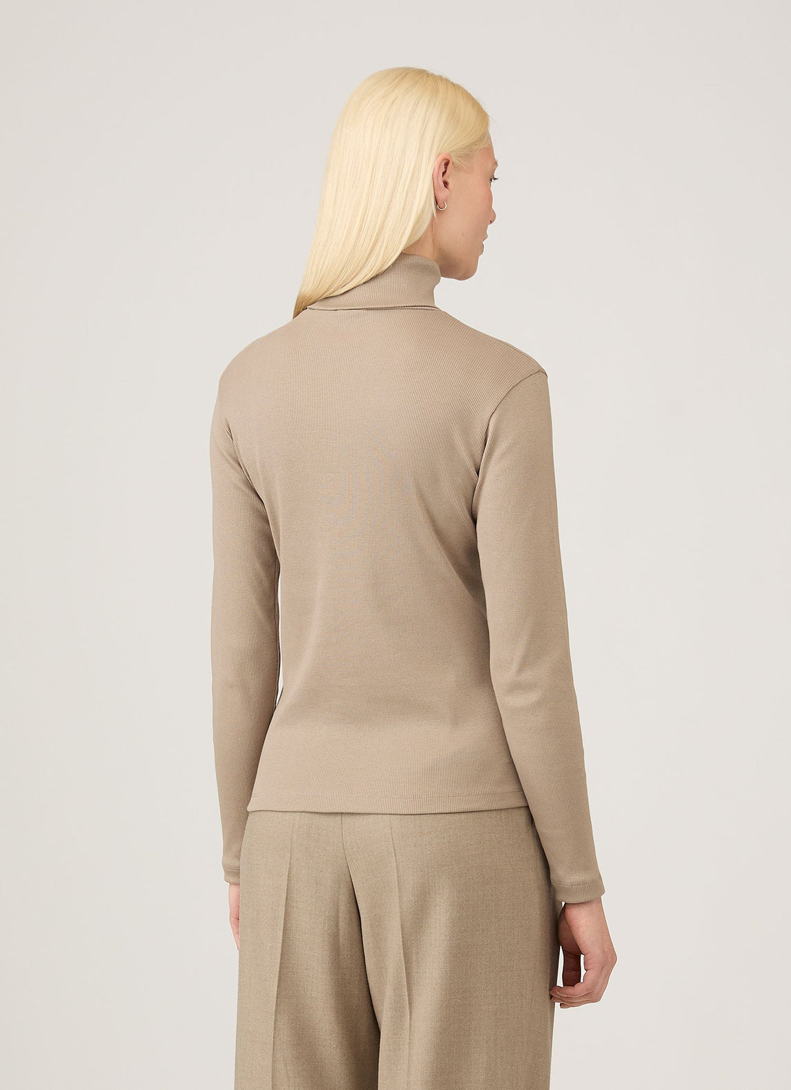 Women's Ribbbed Roll Neck in Mink