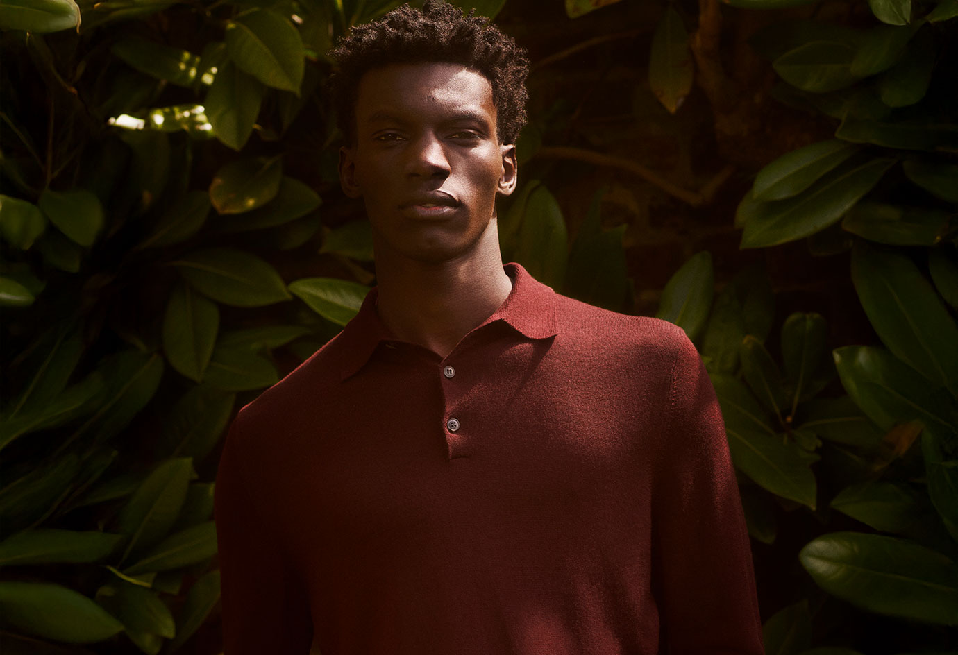Men's Extra-Fine Merino V-neck in Black | Sunspel