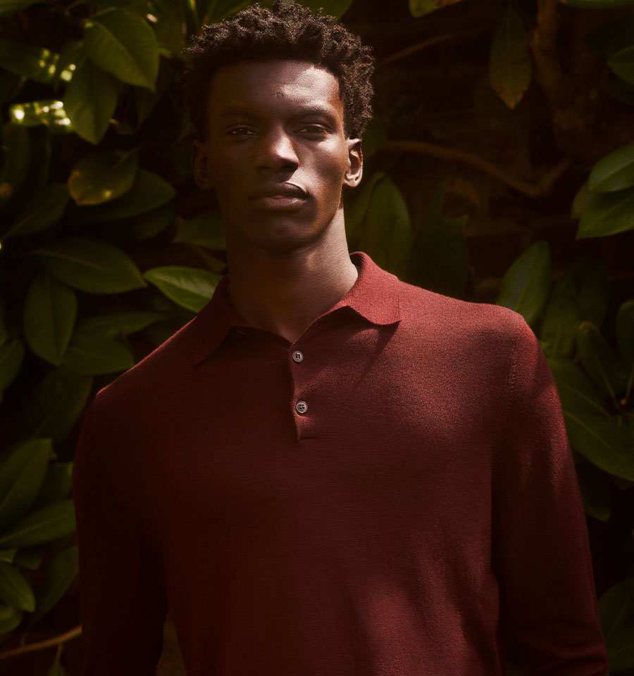 Men's Extra-Fine Merino V-neck in Light Navy | Sunspel