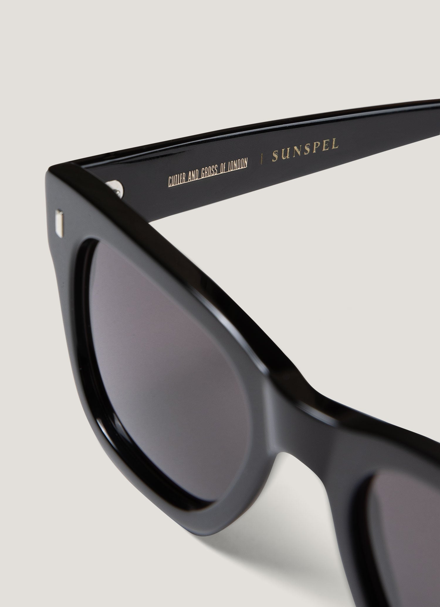 CUTLER & GROSS サングラス Cutler and Gross Sunglasses in Black | Sunspel