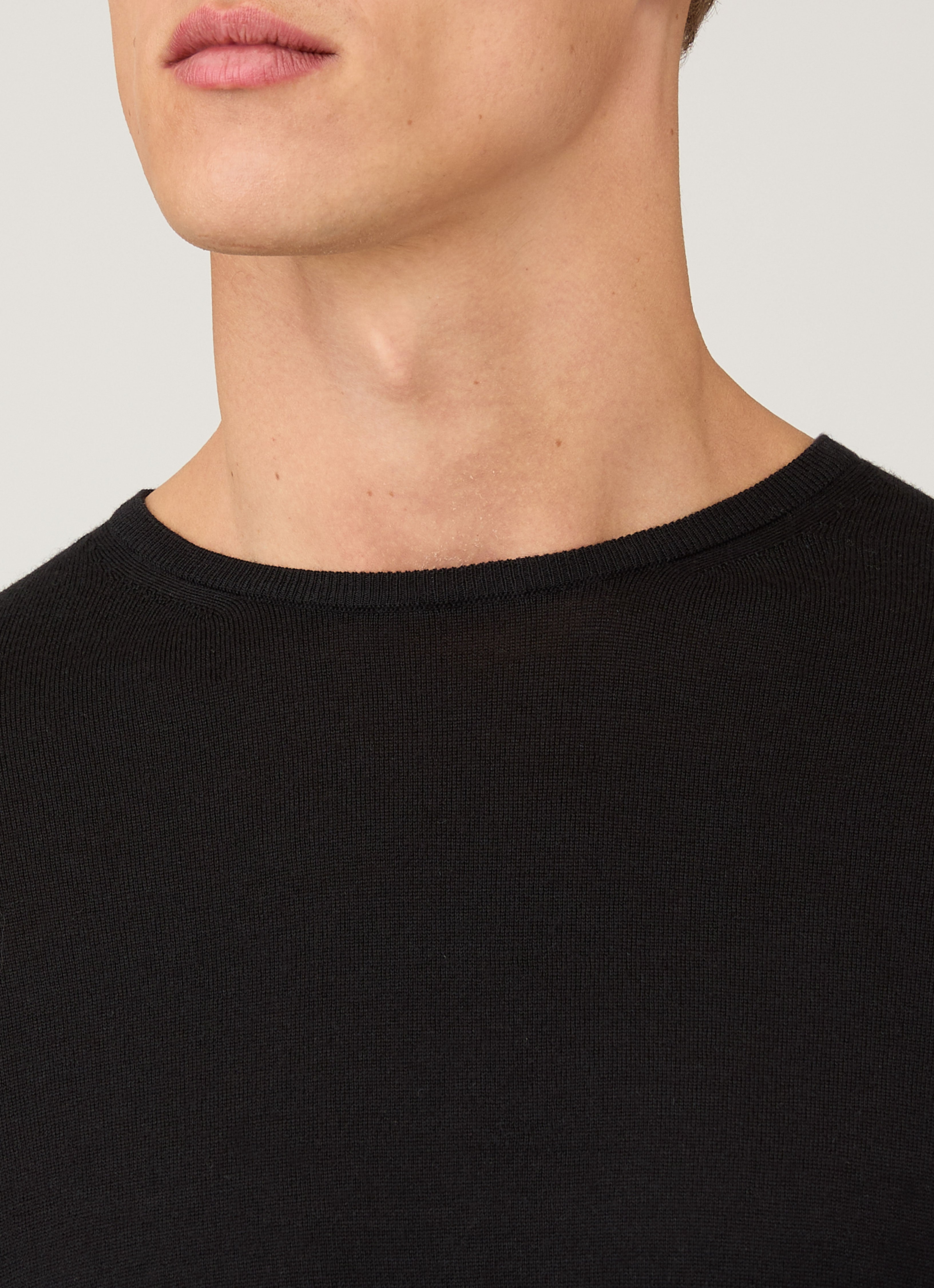 Men's Extra-Fine Merino Crew Neck in Black | Sunspel