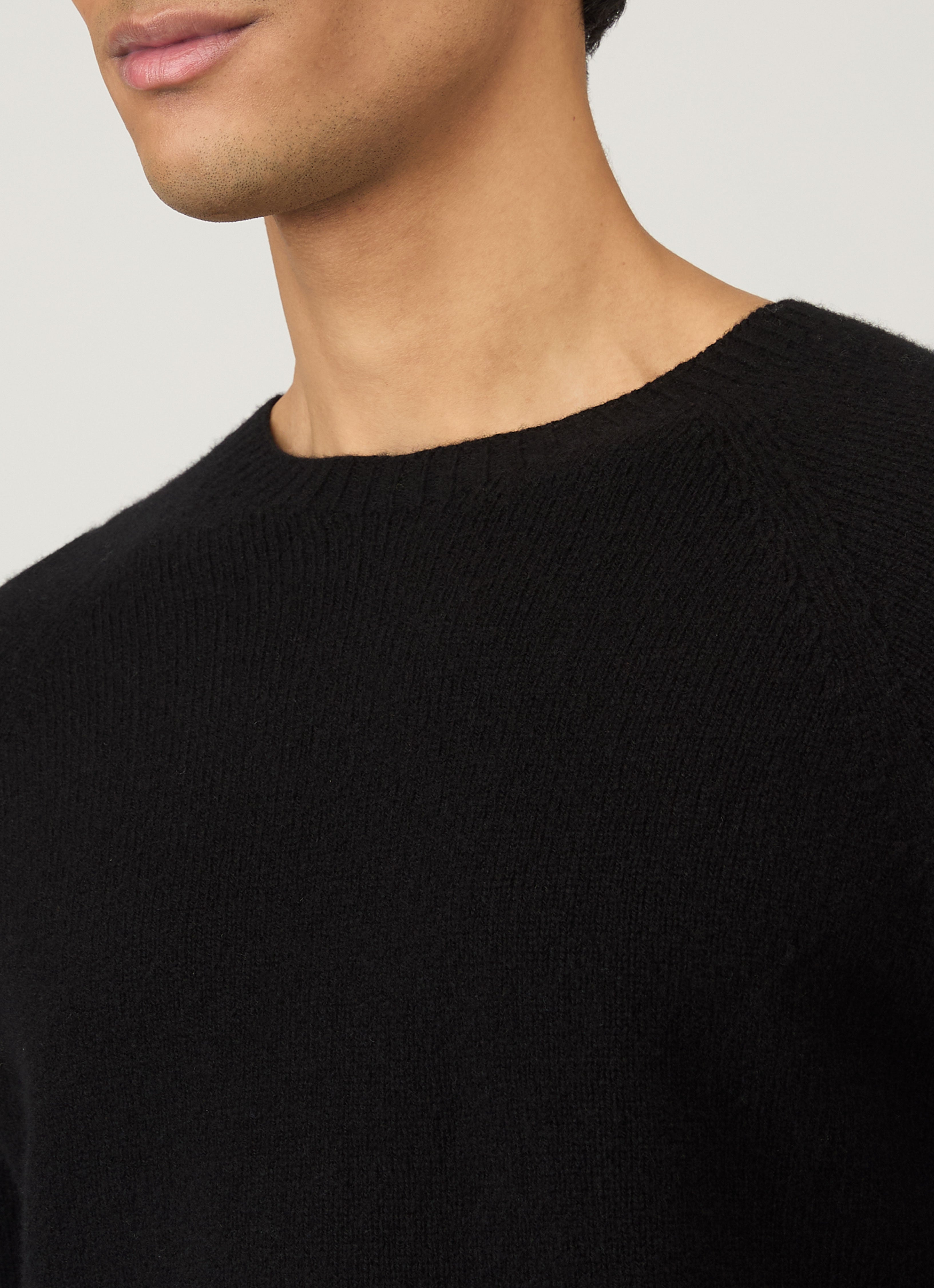 Men's Lambswool Crew Neck Jumper in Black | Sunspel