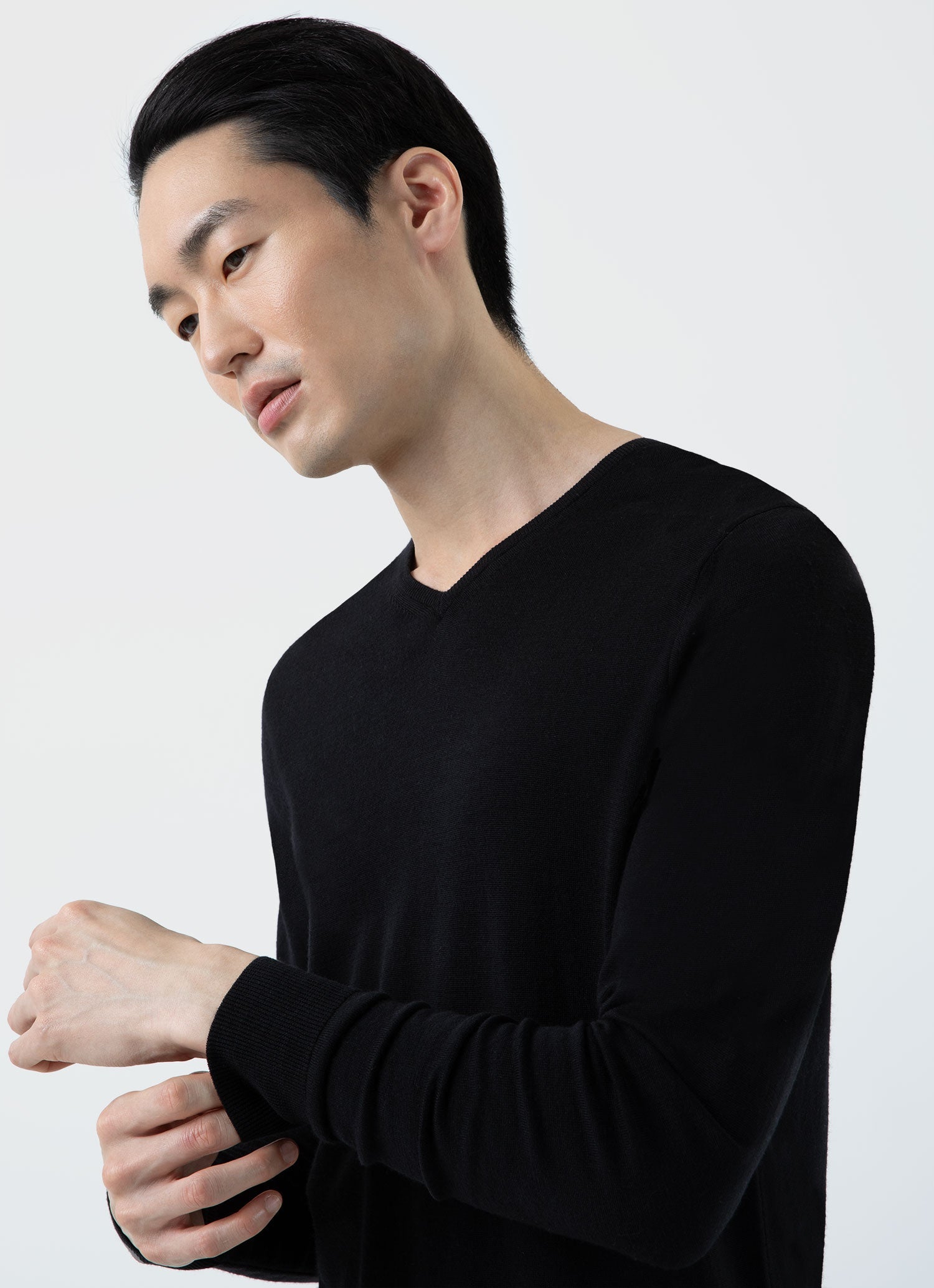 Men's Extra-Fine Merino V-neck in Black | Sunspel