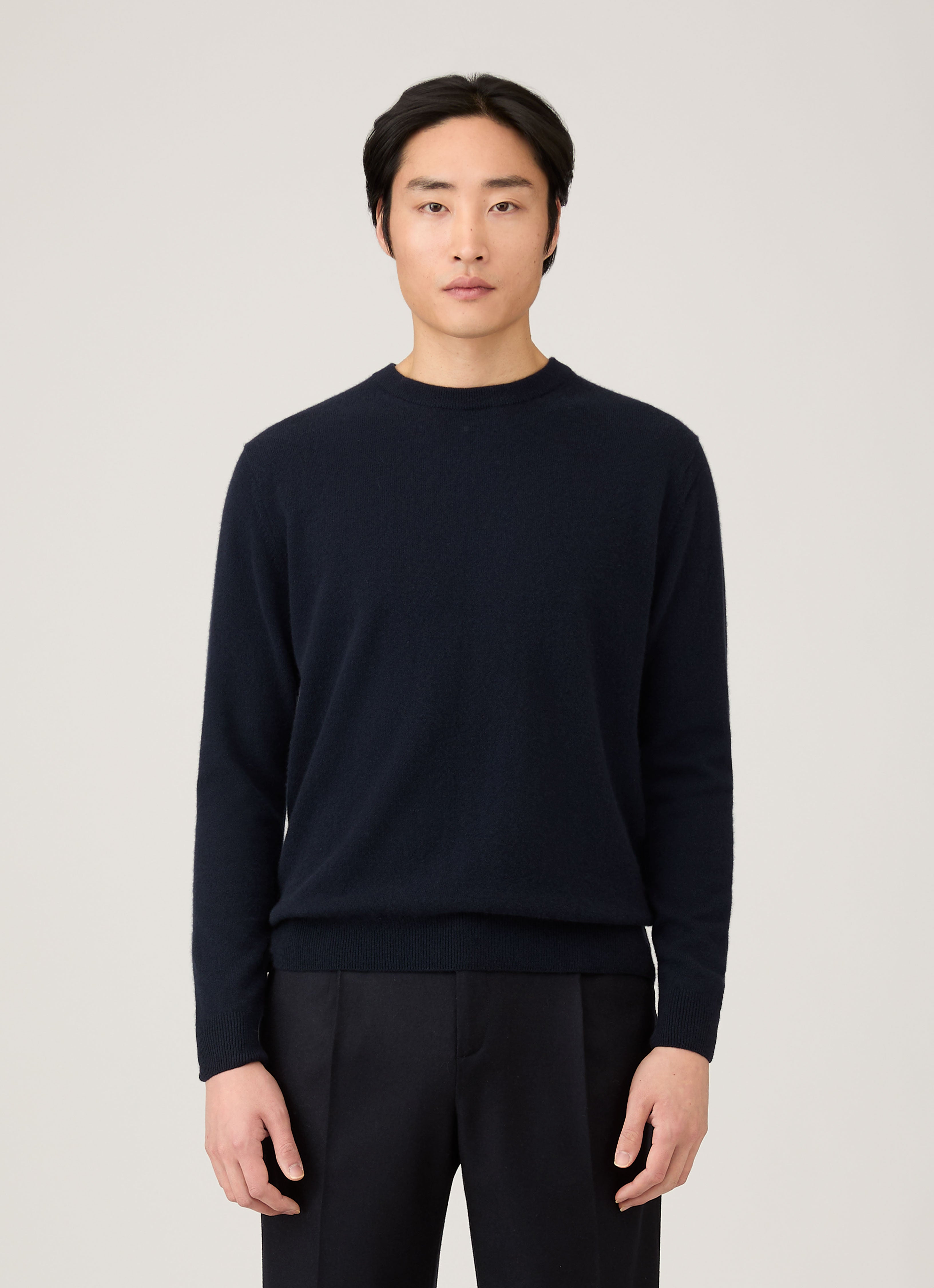 Men's Cashmere Crew Neck Jumper in Navy | Sunspel