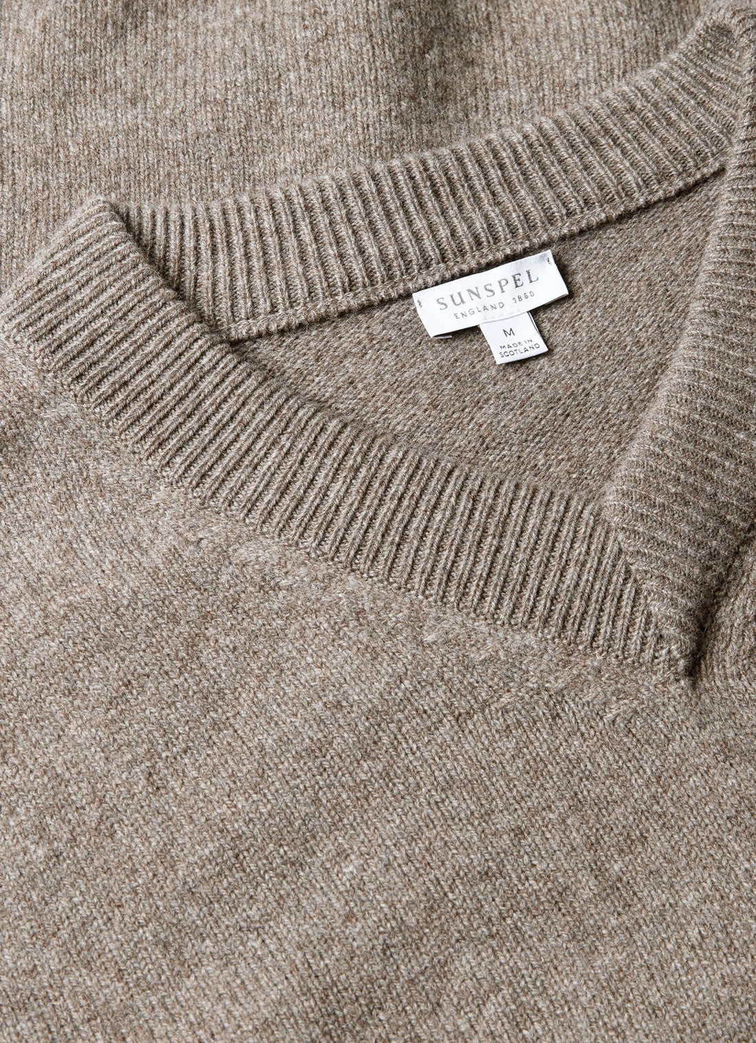 Men's Lambswool V-neck Jumper in Bark