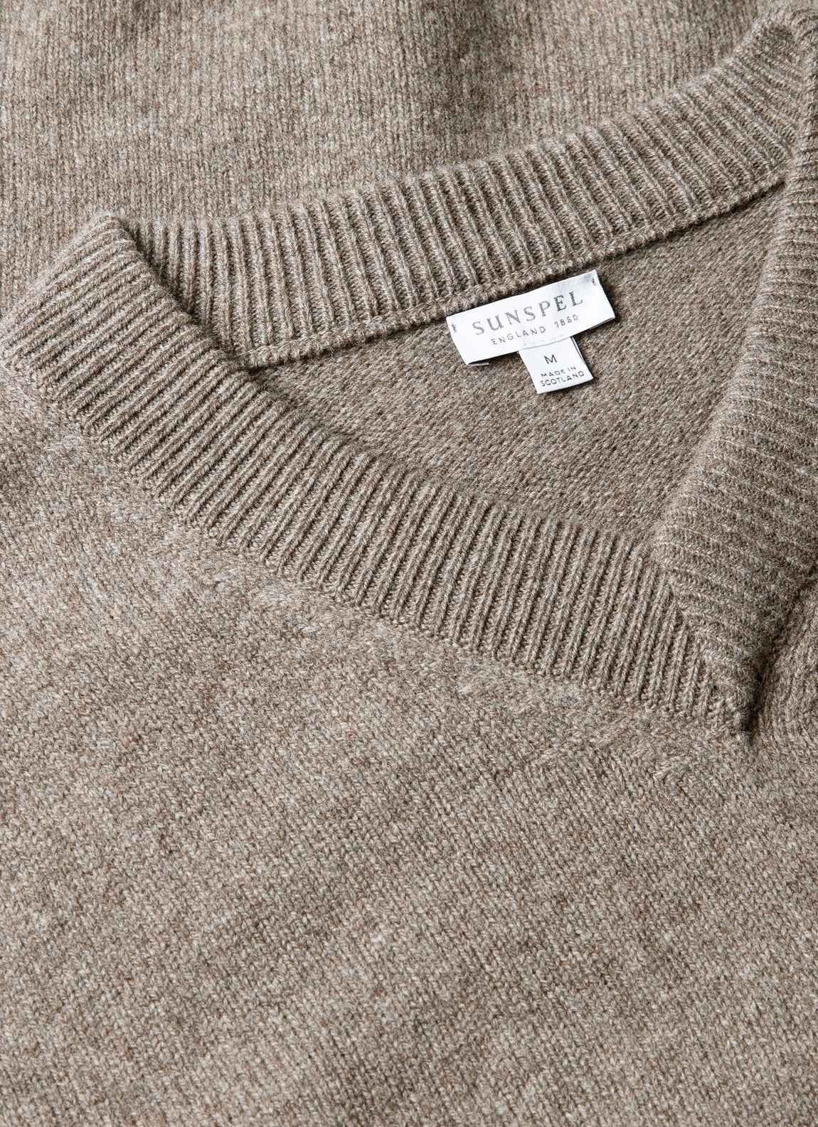 Men's Lambswool V-neck Jumper in Bark