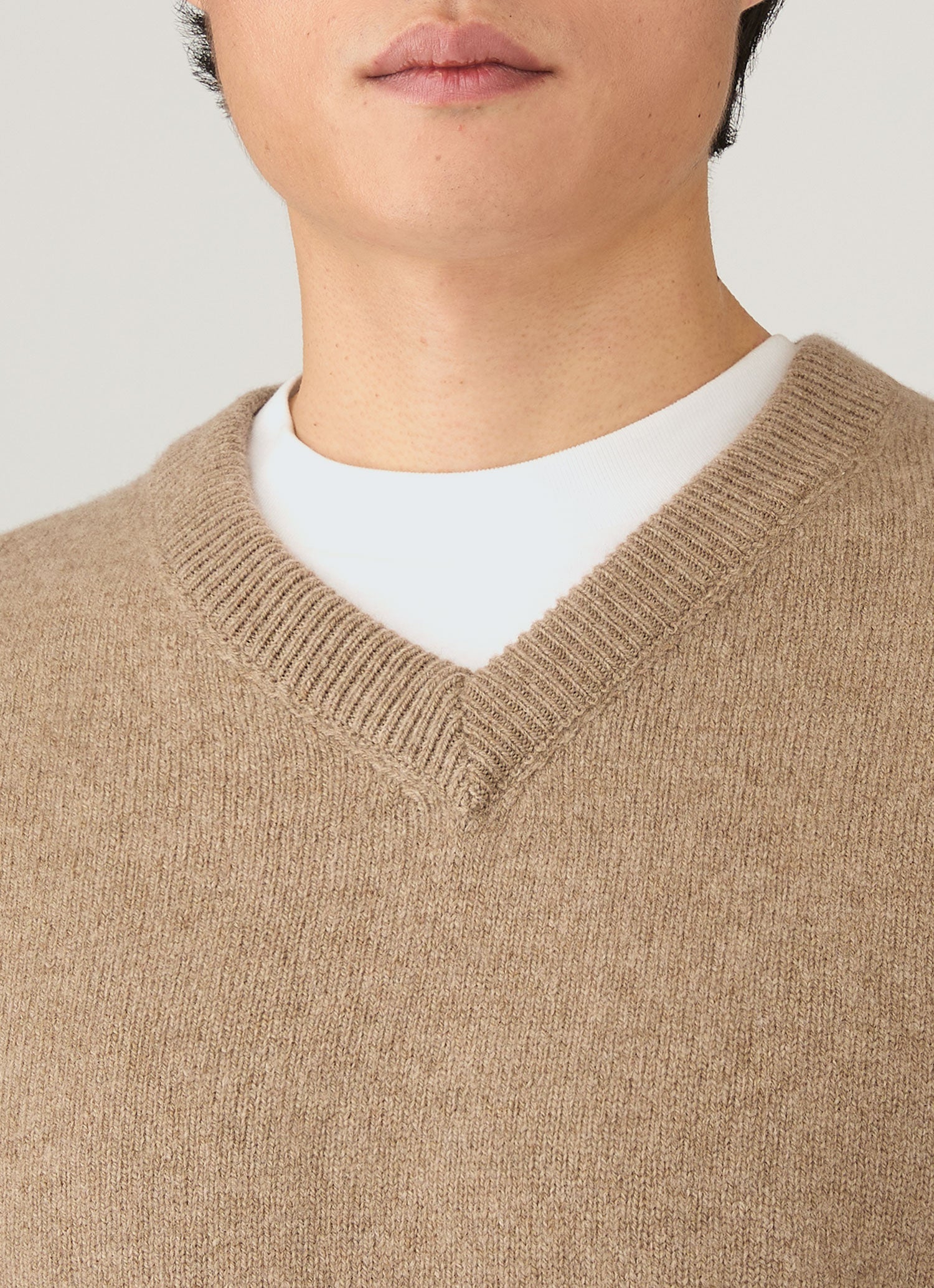 Men's Lambswool Vest in Sandstone