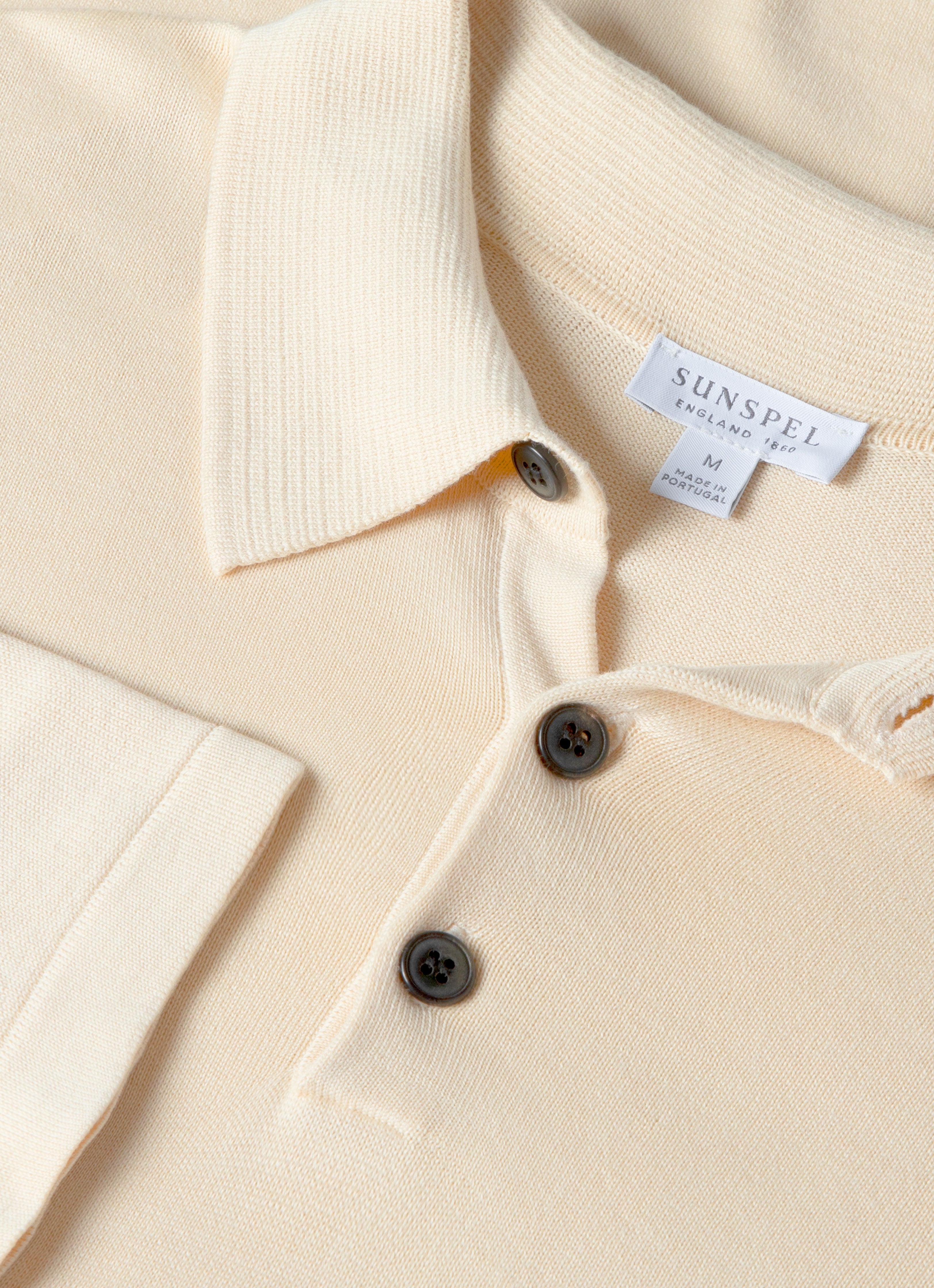 soyy. Almond polo サンドベージュ Men's Courtside Polo | Sand & White | On United States