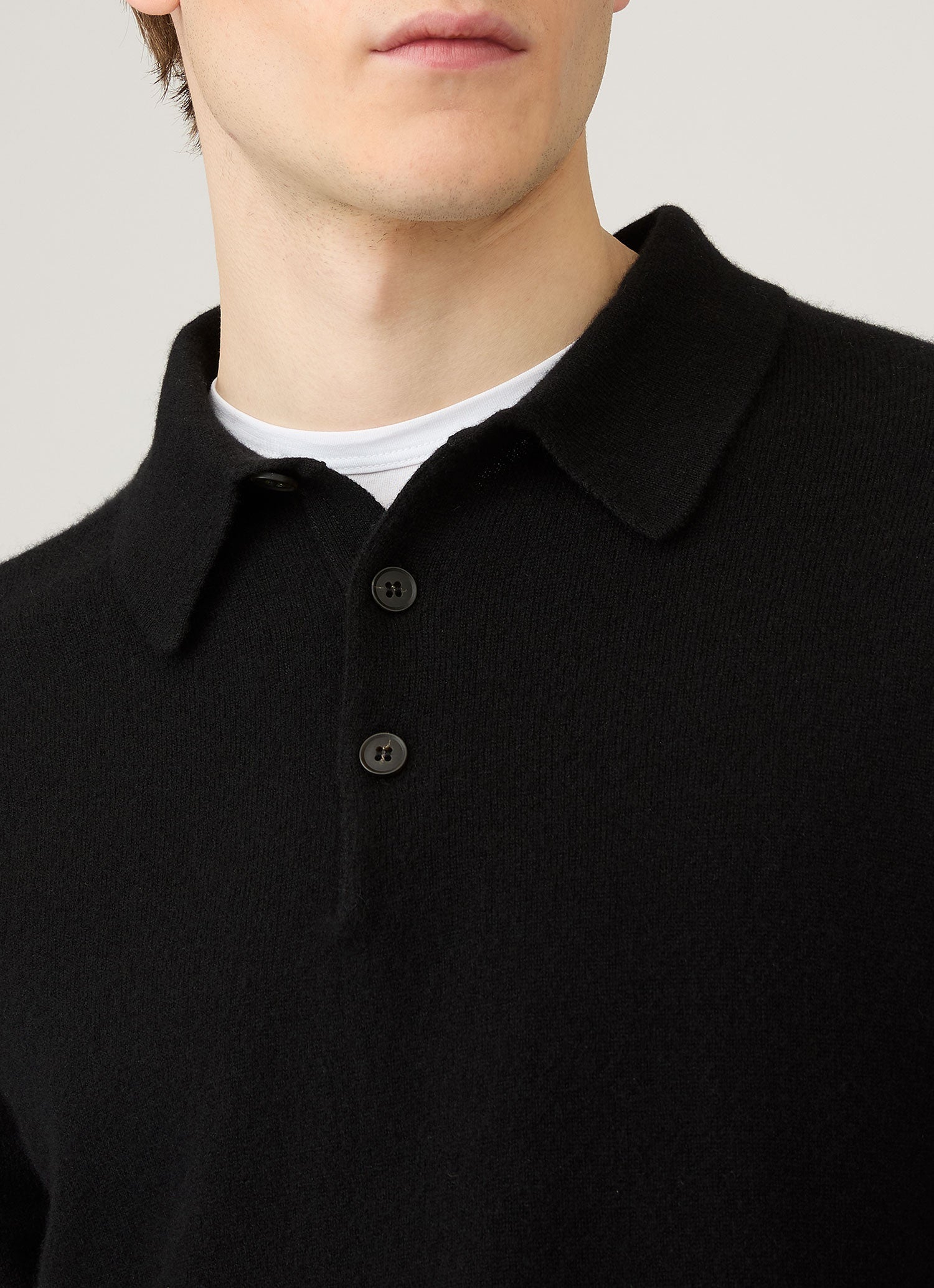 Men's Cashmere Knitted Polo Shirt in Black | Sunspel