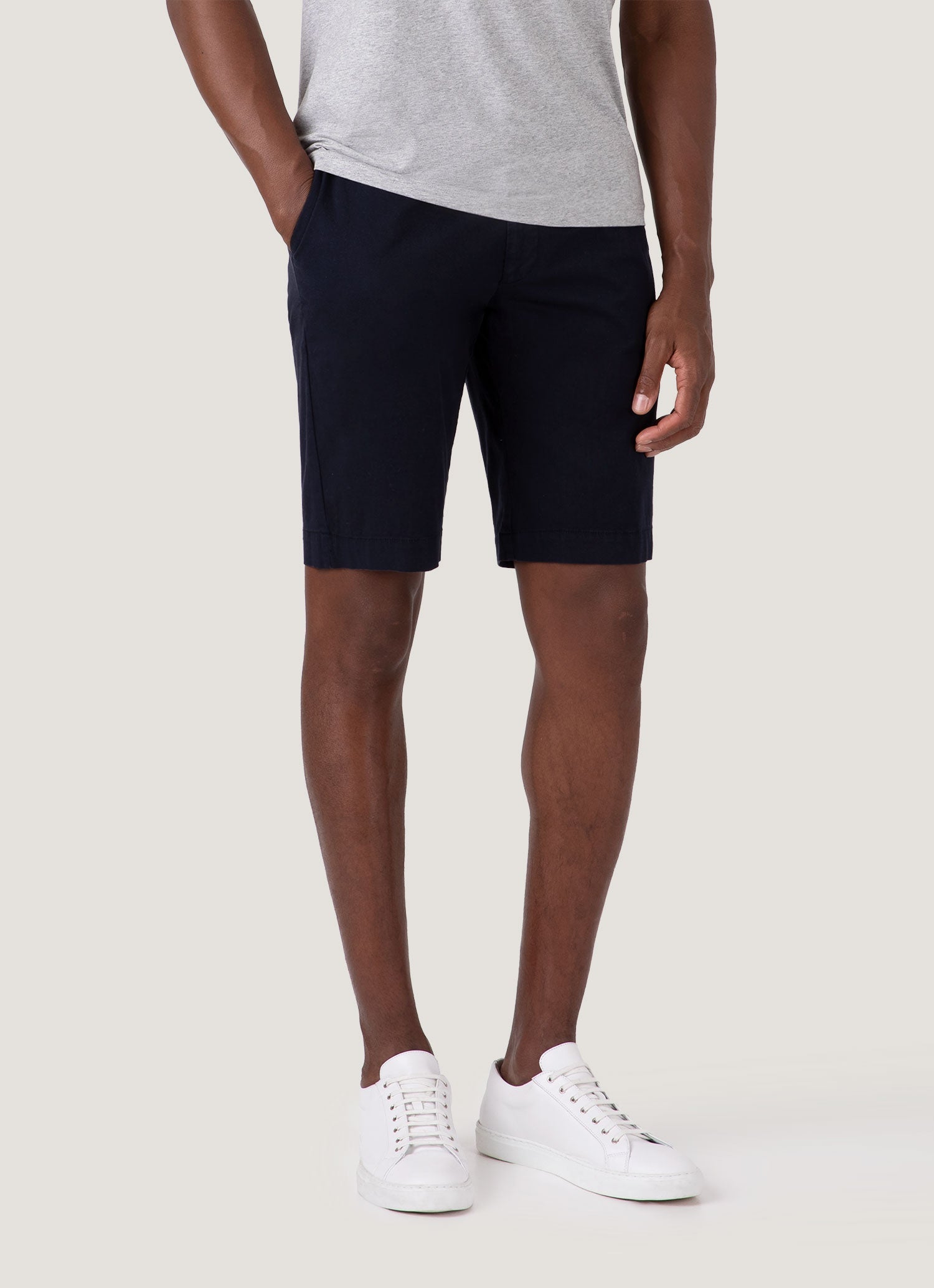 Men's Stretch Cotton Twill Chino Shorts in Navy | Sunspel