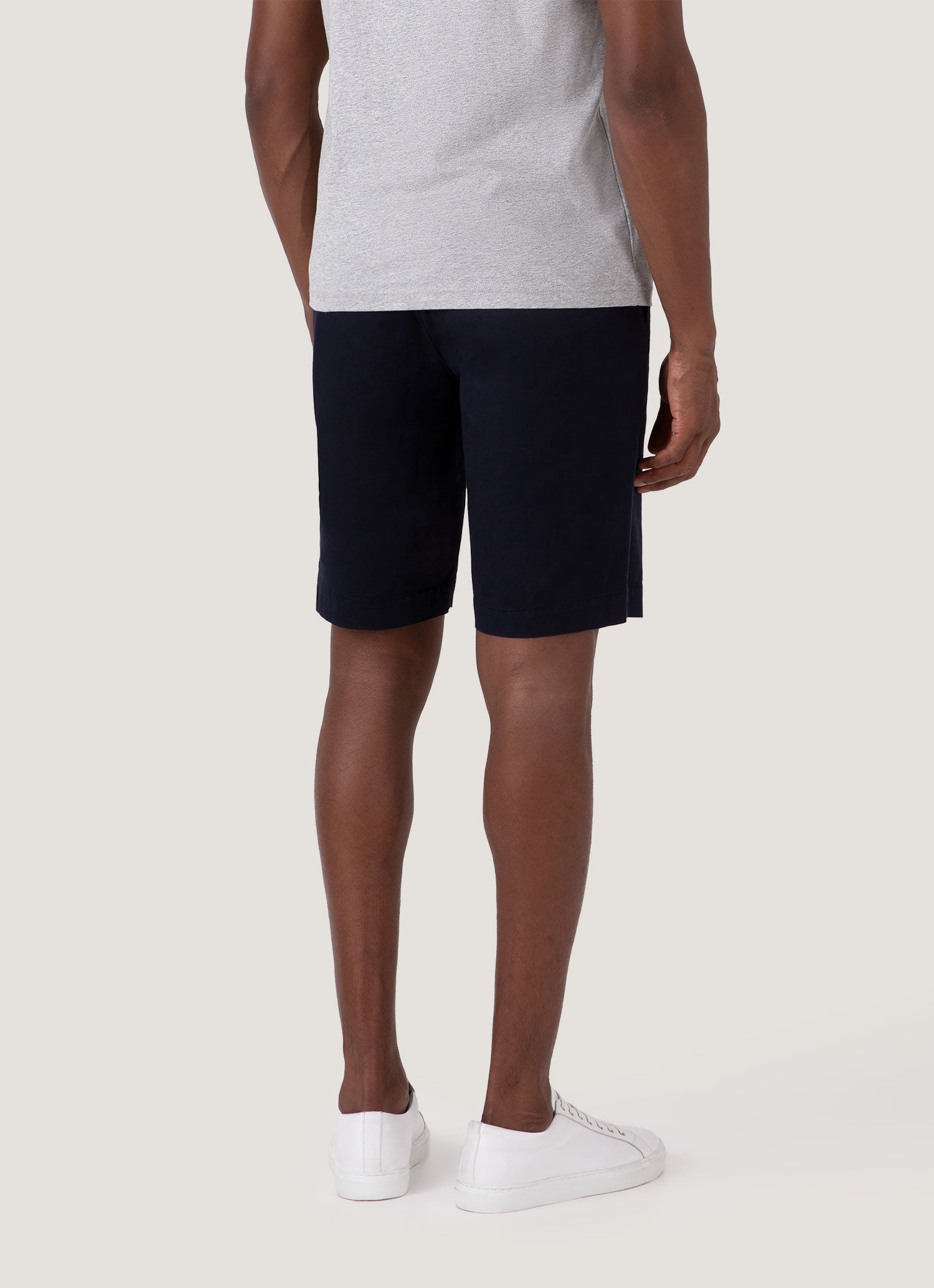Men's Stretch Cotton Twill Chino Shorts in Navy | Sunspel