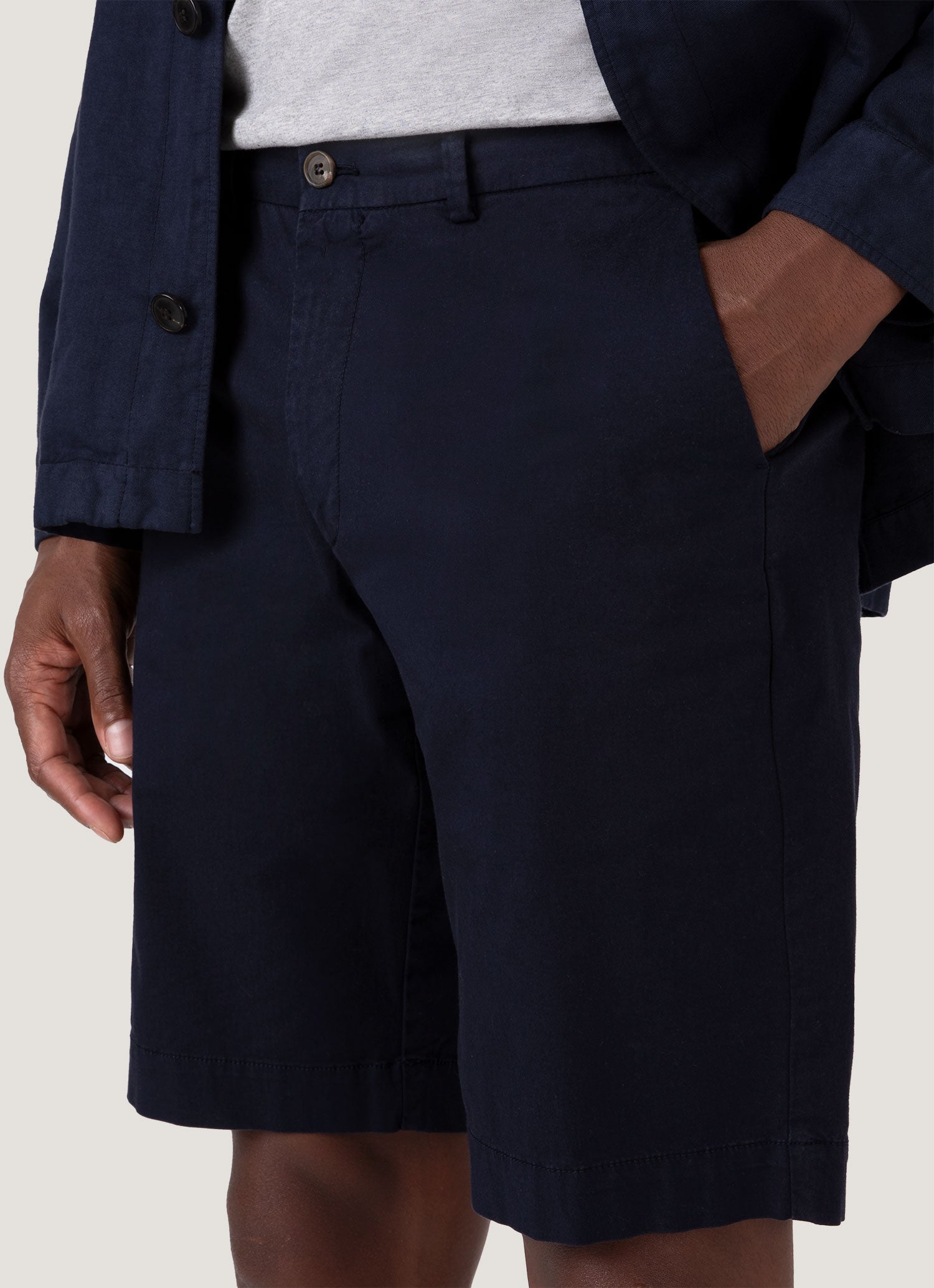 Men's Stretch Cotton Twill Chino Shorts in Navy | Sunspel