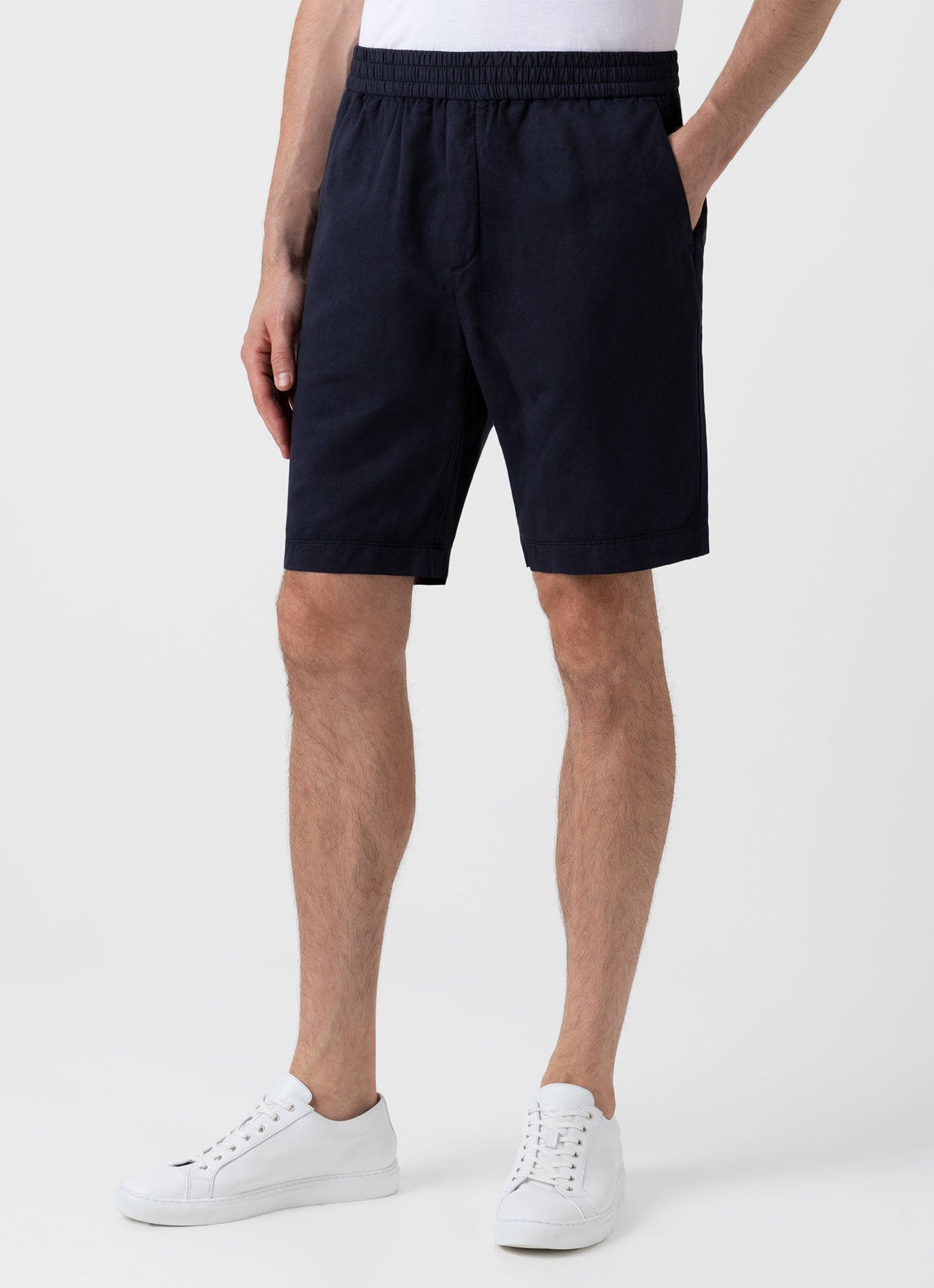 Men's Cotton Linen Drawstring Shorts in Navy | Sunspel