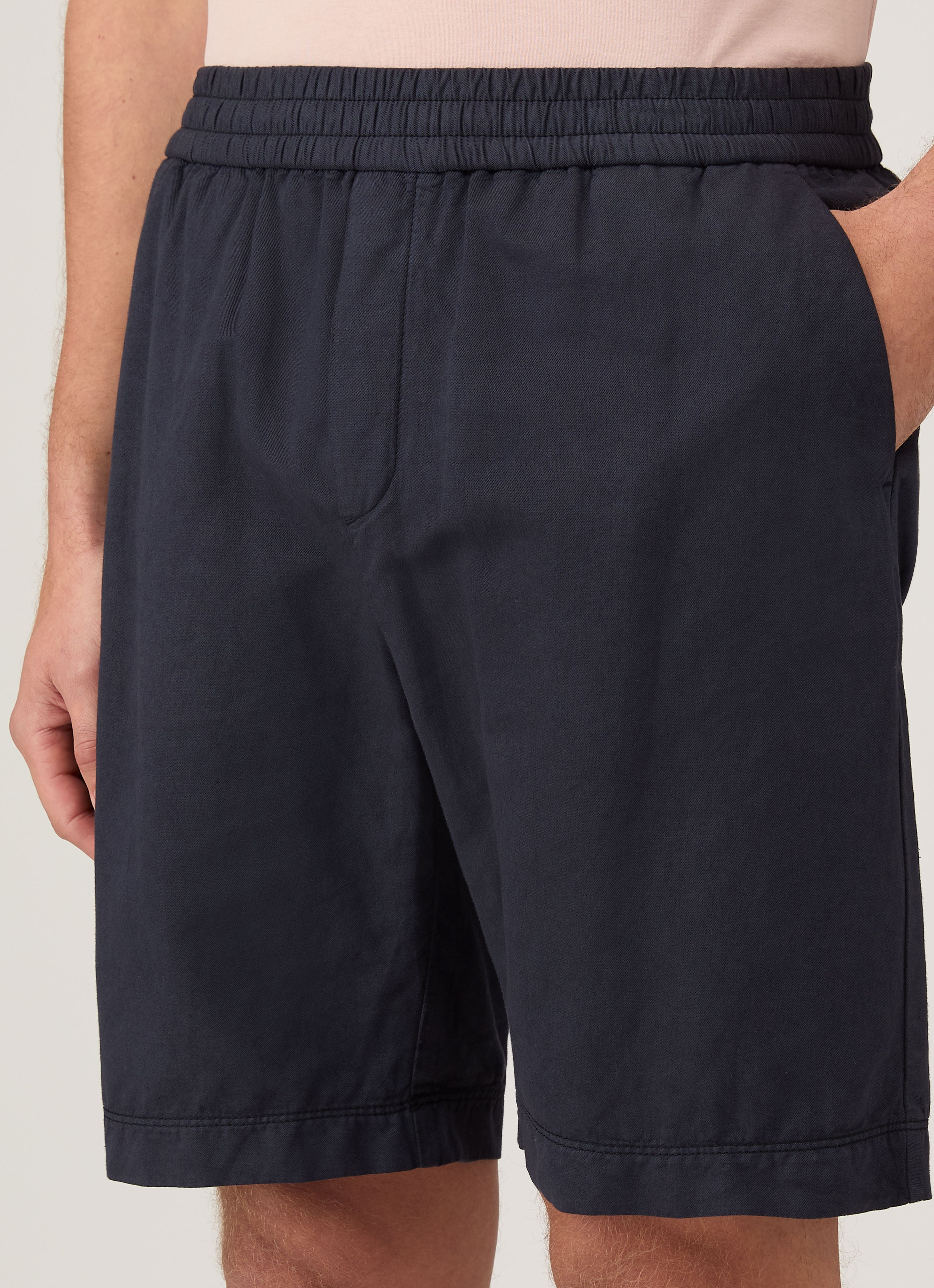 Men's Cotton Linen Drawstring Shorts in Navy | Sunspel