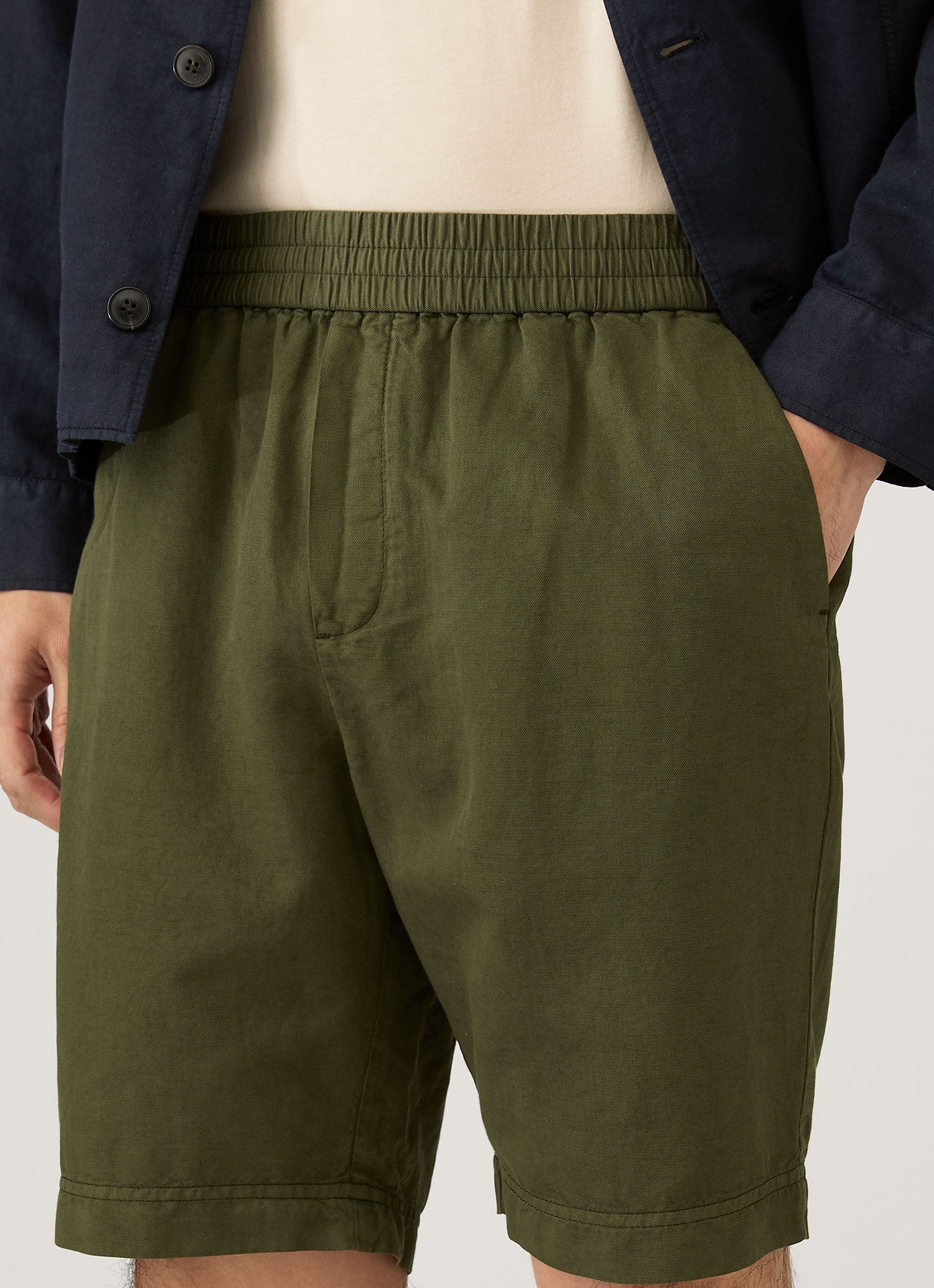 Men's Cotton Linen Drawstring Shorts in Deep Olive | Sunspel
