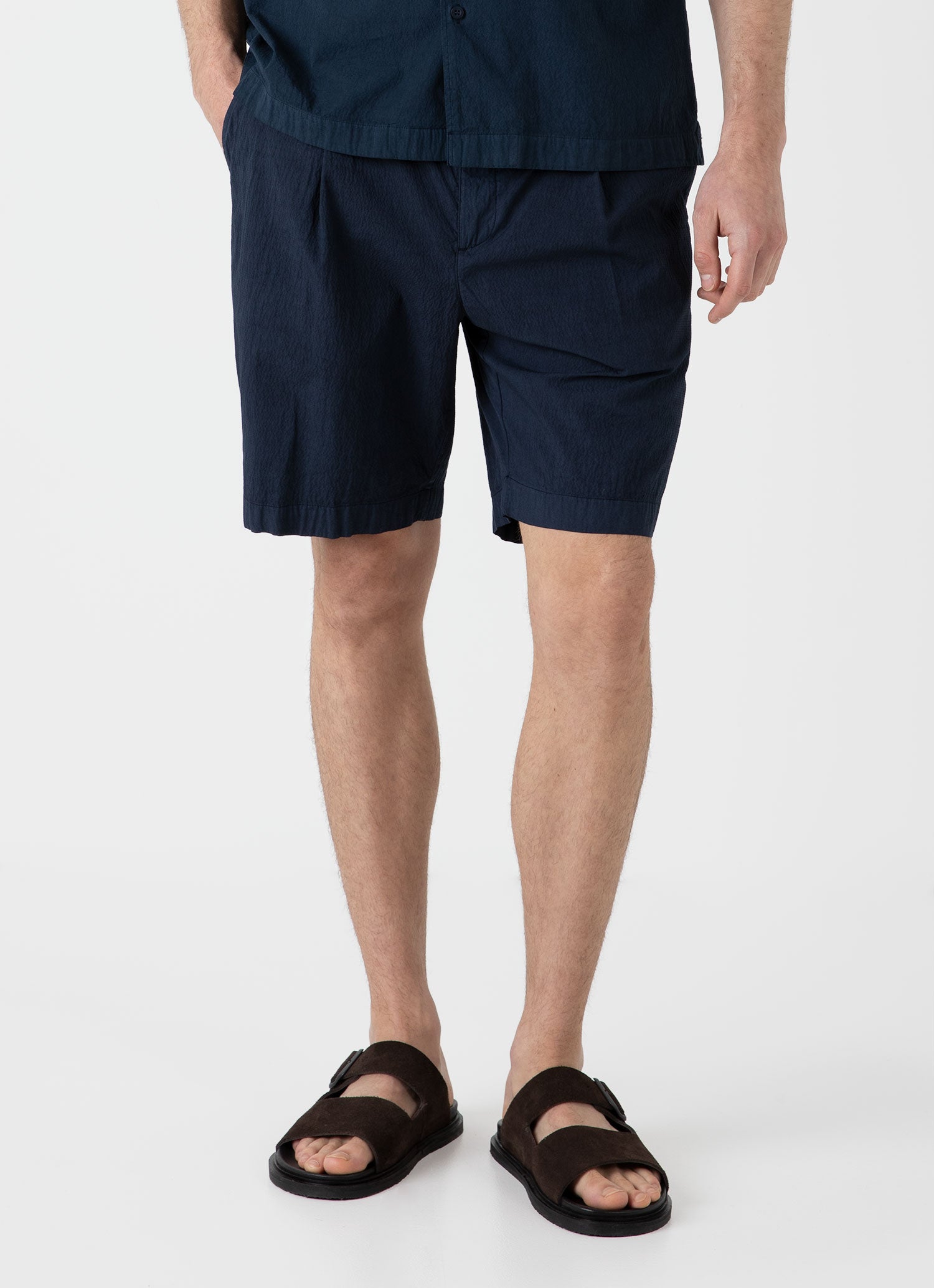 Men's Pleated Seersucker Short in Navy | Sunspel