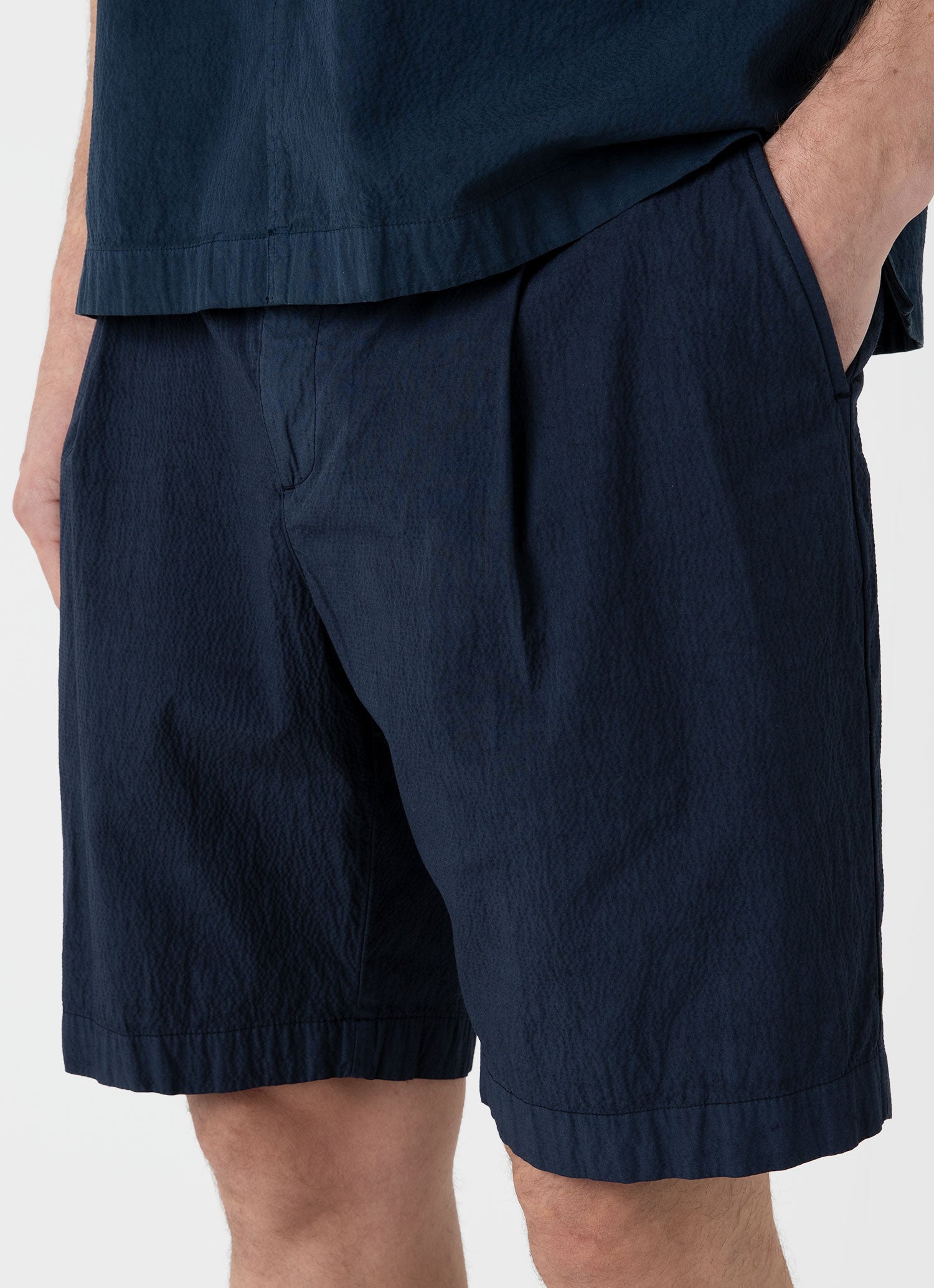 Men's Pleated Seersucker Short in Navy | Sunspel