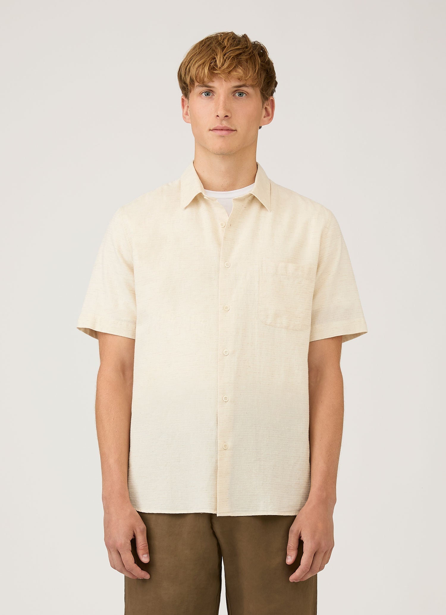 Men's Short Sleeve Cotton Linen Shirt in Ecru | Sunspel