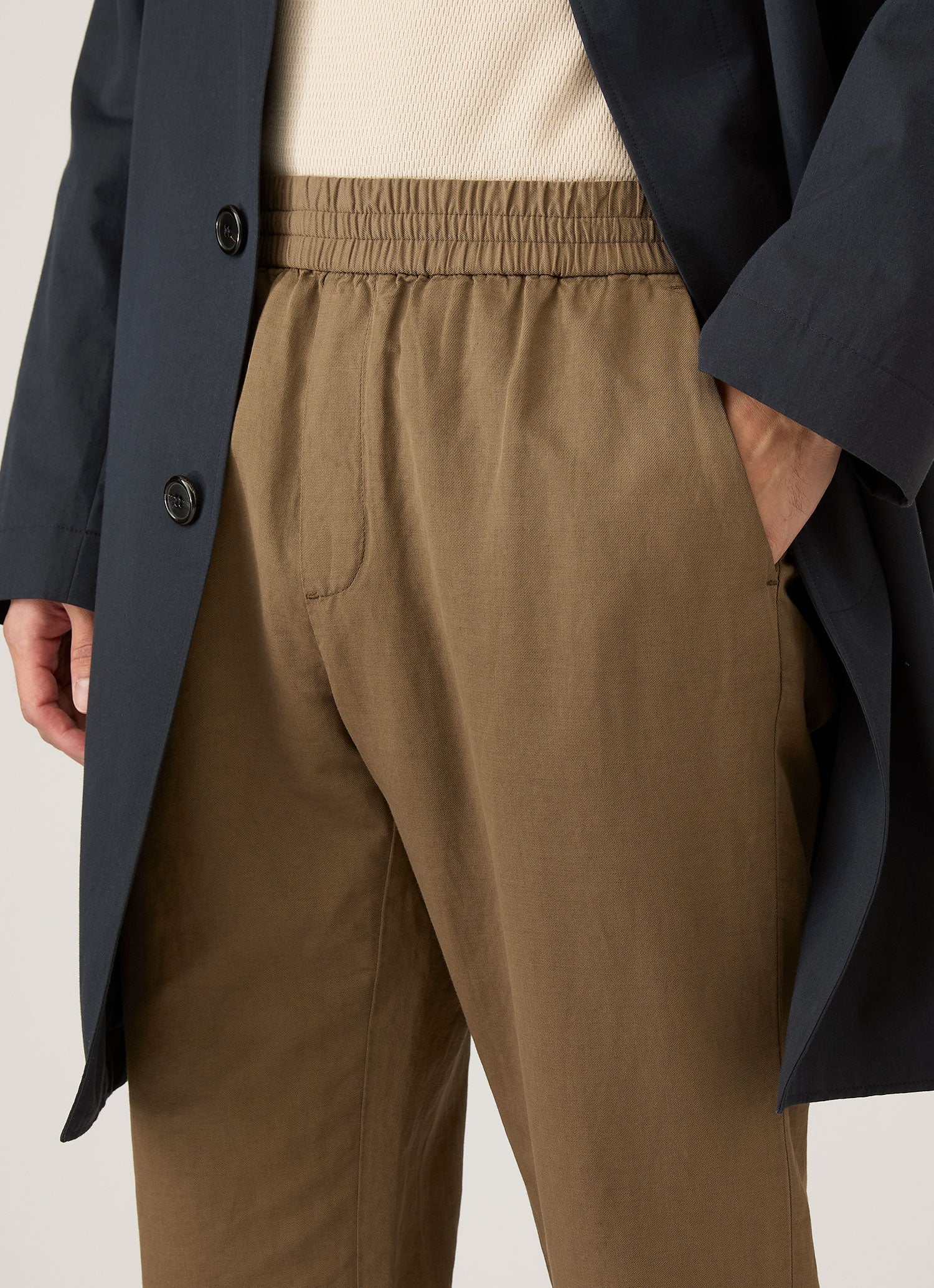 Men's Cotton Linen Drawstring Trouser in Dark Cedar | Sunspel