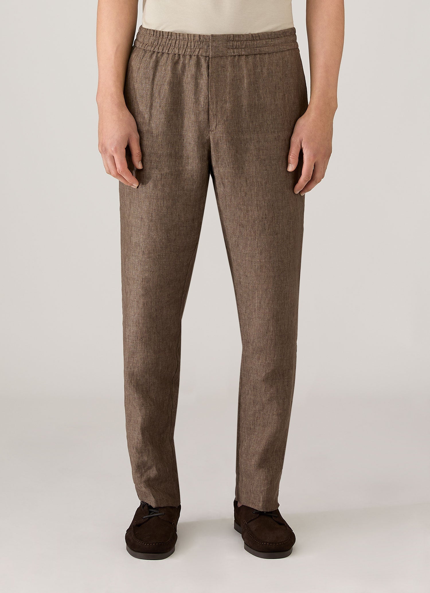 Men's Linen Drawstring Trouser in Dark Walnut | Sunspel