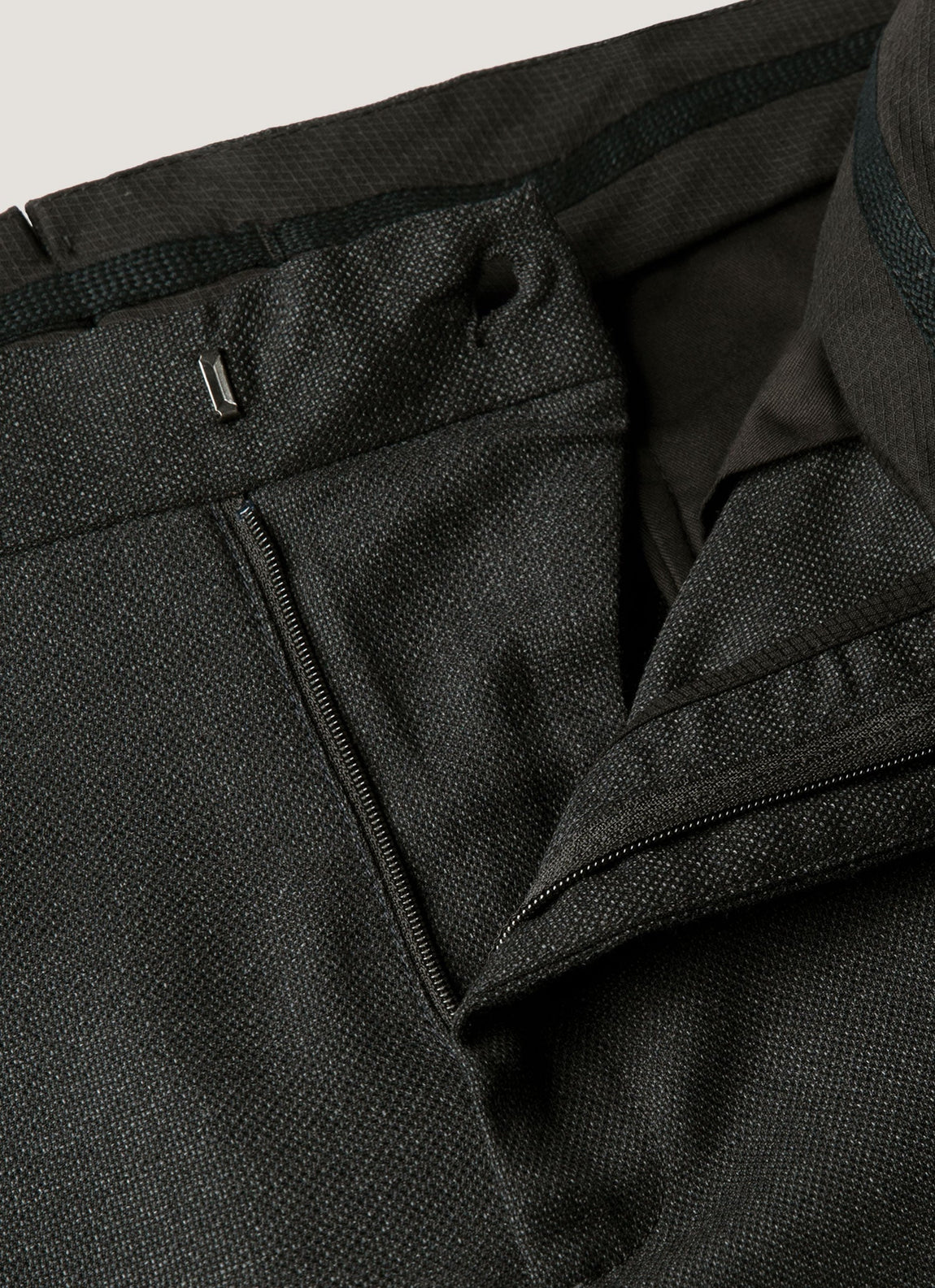 Men's Lightweight Travel Wool Trouser in Dark Charcoal Melange