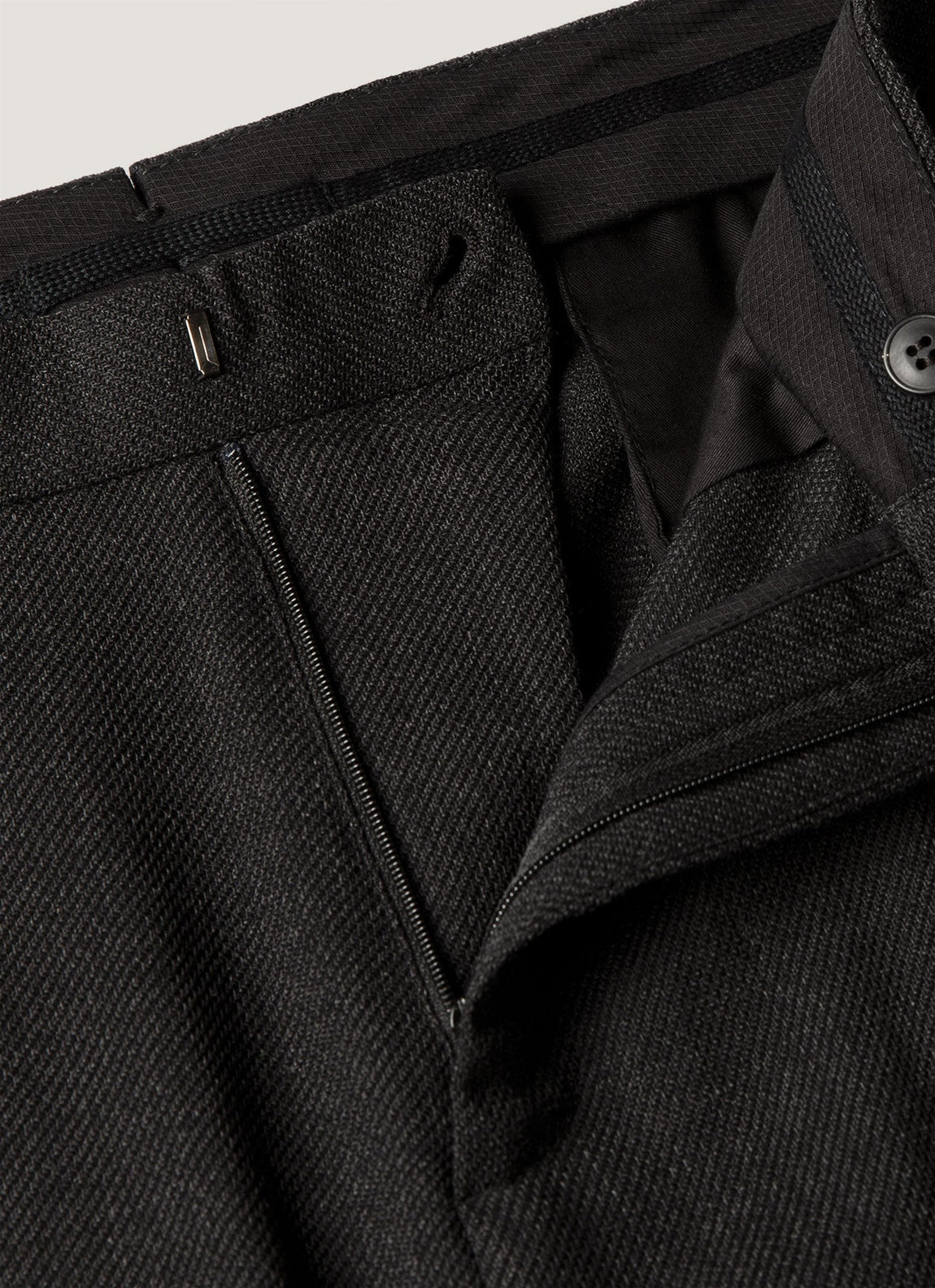 Men's Textured Wool Two-Piece Suit in Dark Charcoal Melange