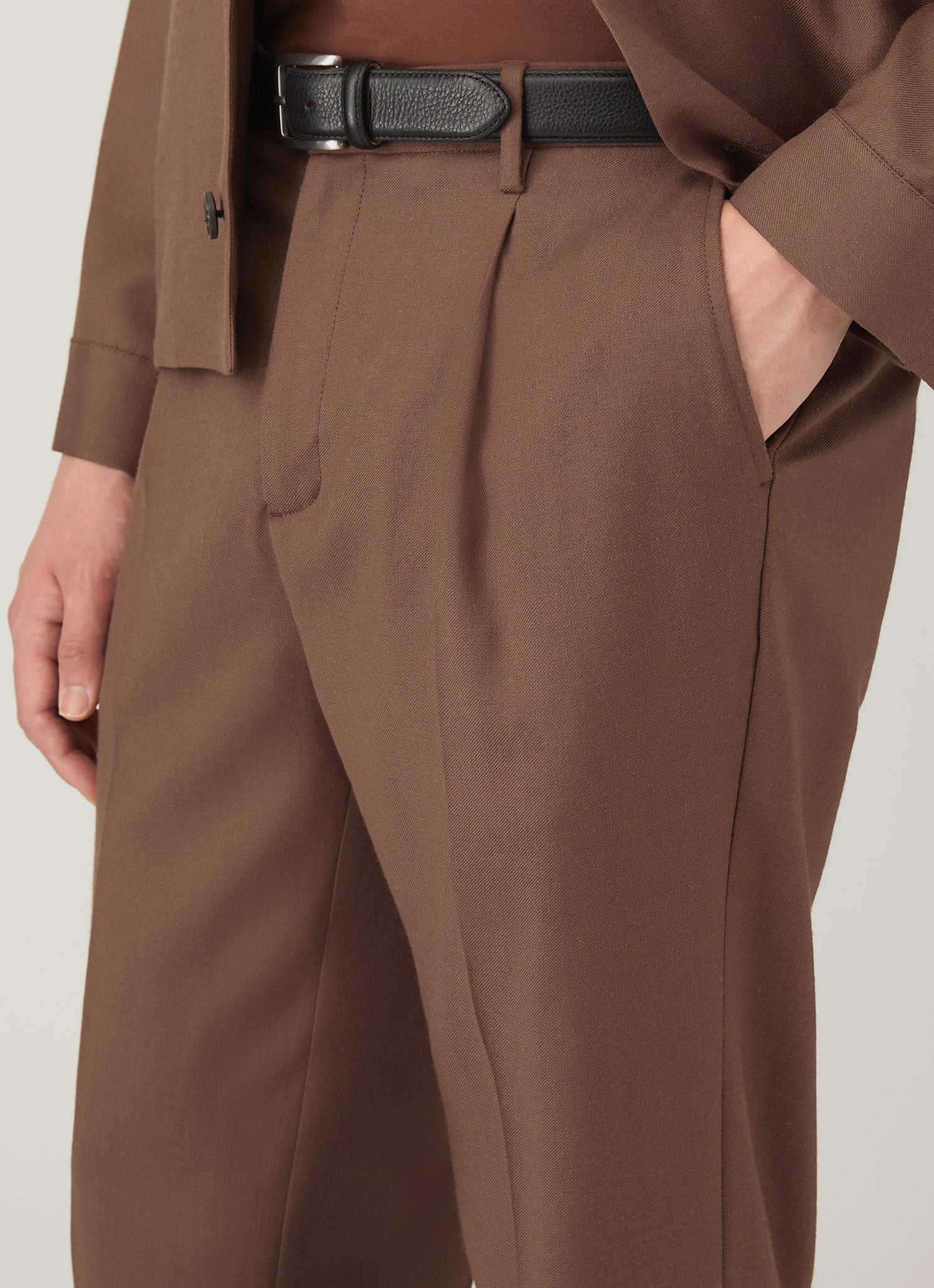 Men's Pleated Wool Twill Trouser in Light Brown | Sunspel