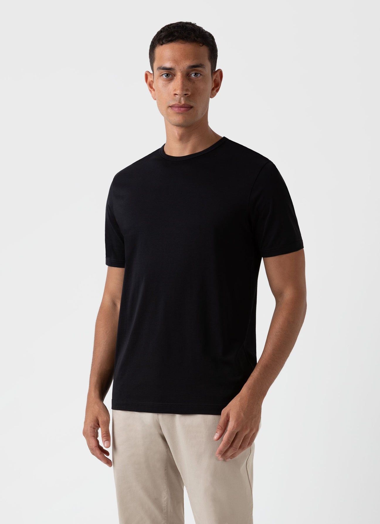 Men's Classic T-shirt in Black | Sunspel