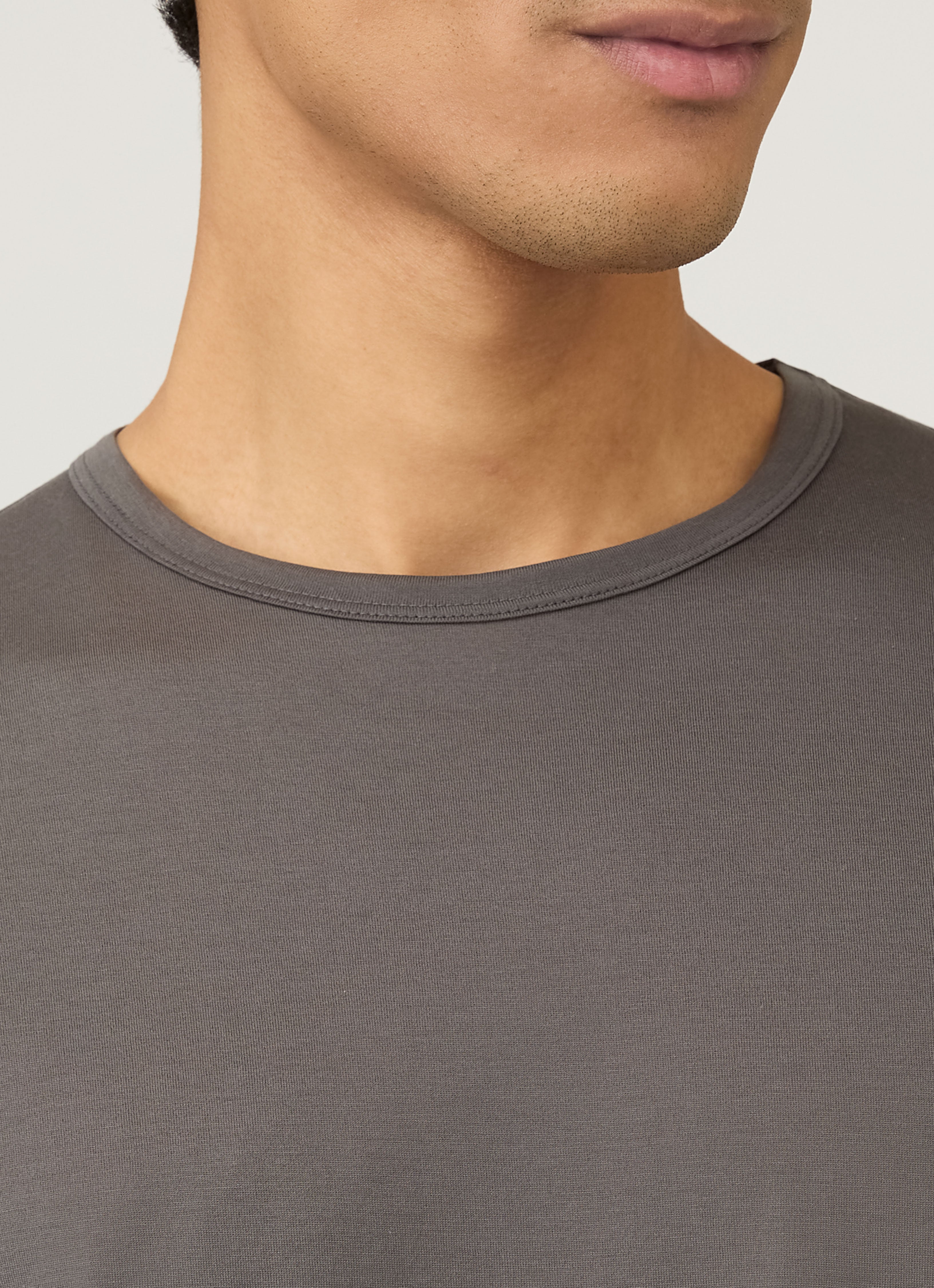 Men's Classic T-shirt in Charcoal | Sunspel
