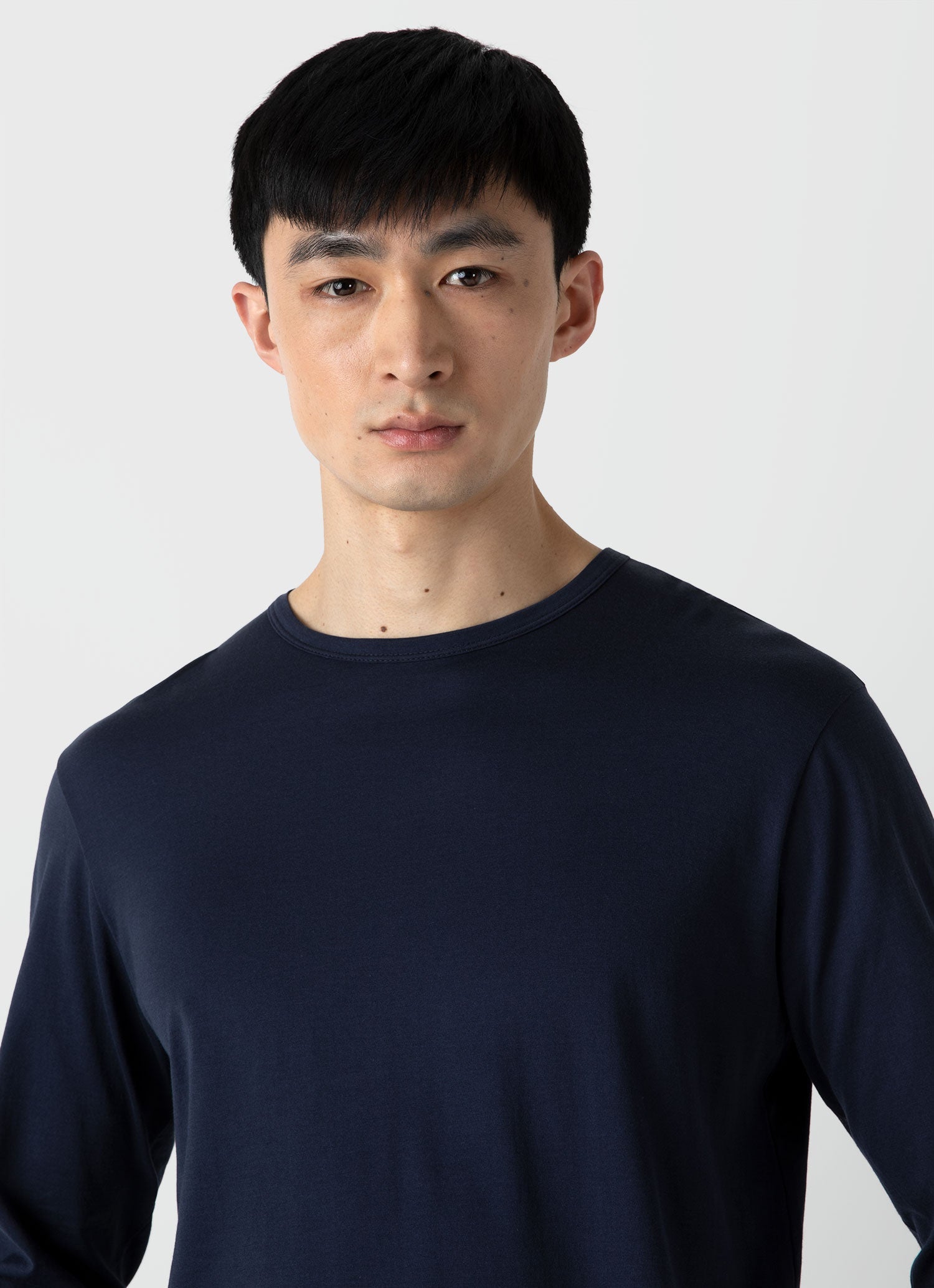 Men's Long Sleeve Classic T-shirt in Navy | Sunspel