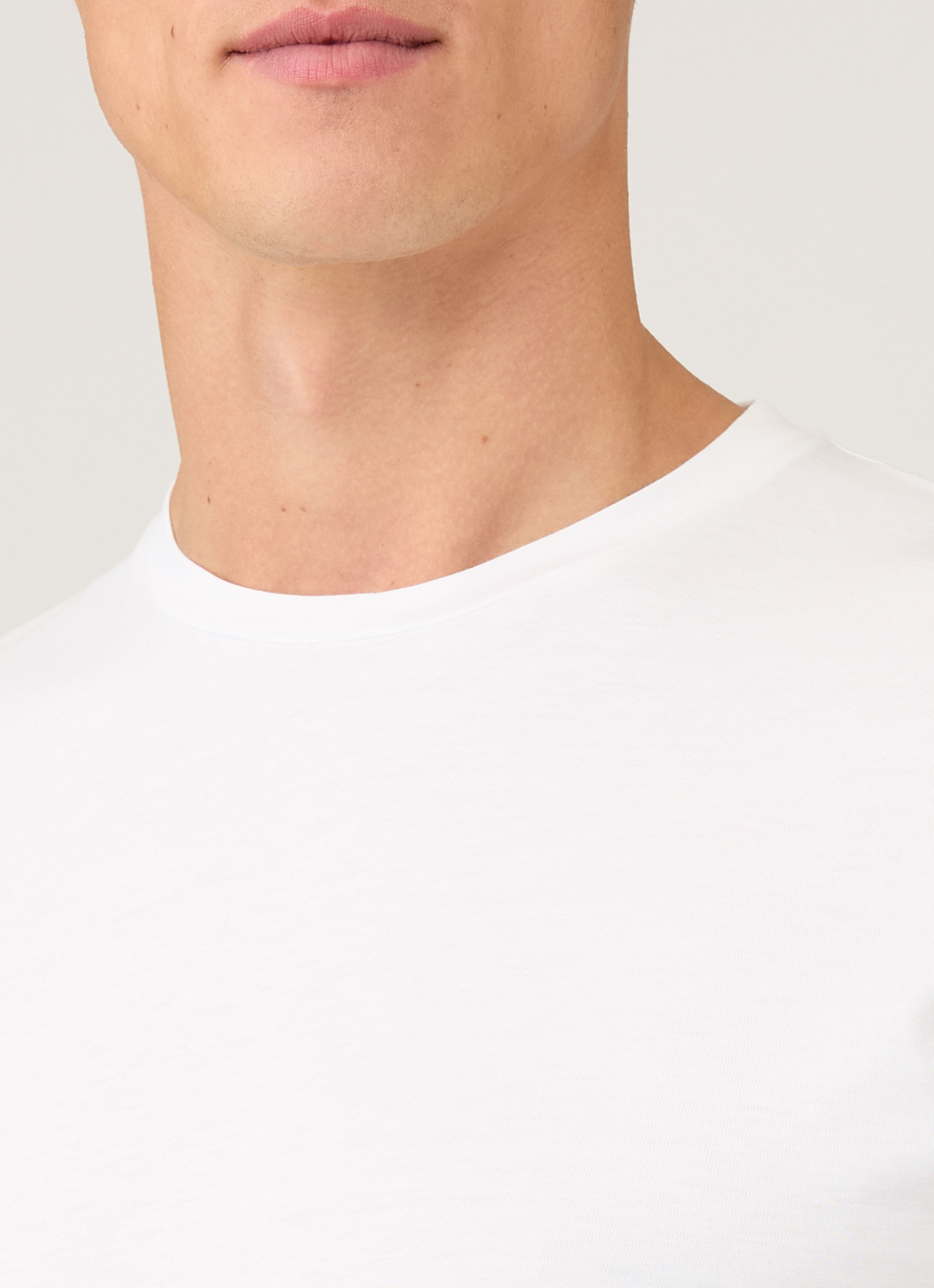 Men's Riviera Midweight T-shirt in White | Sunspel
