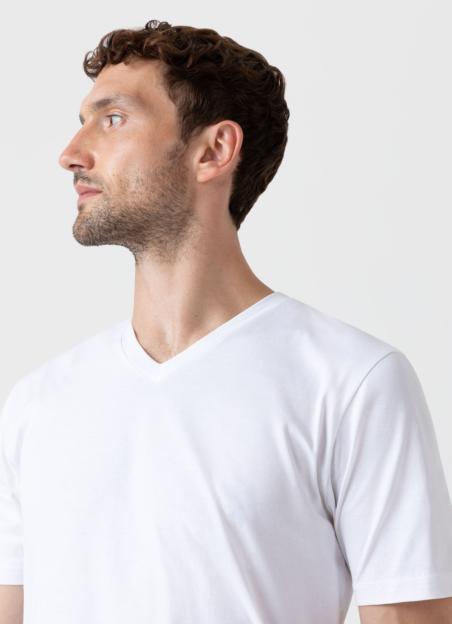 Men's Riviera Midweight V Neck T-shirt in White | Sunspel