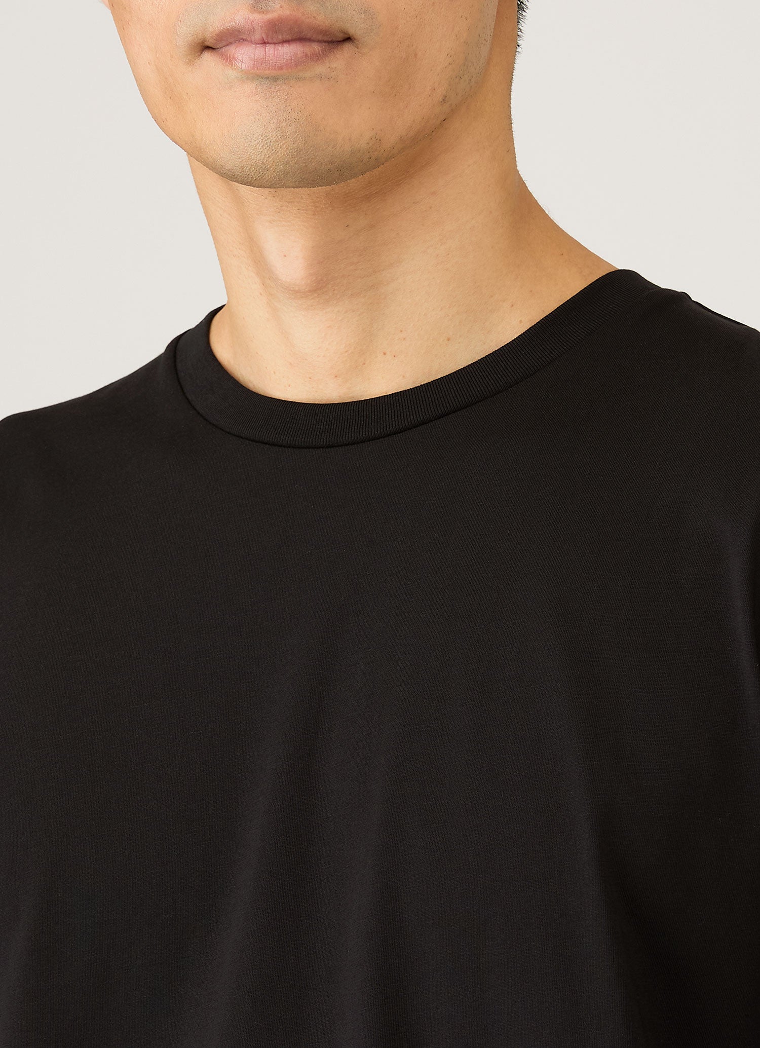 Men's Long Sleeve Riviera Midweight T‑shirt in Black | Sunspel