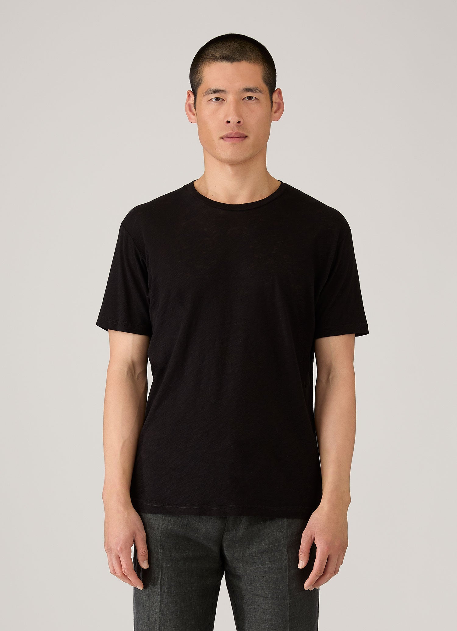 Men's Cotton Linen T-shirt in Black | Sunspel