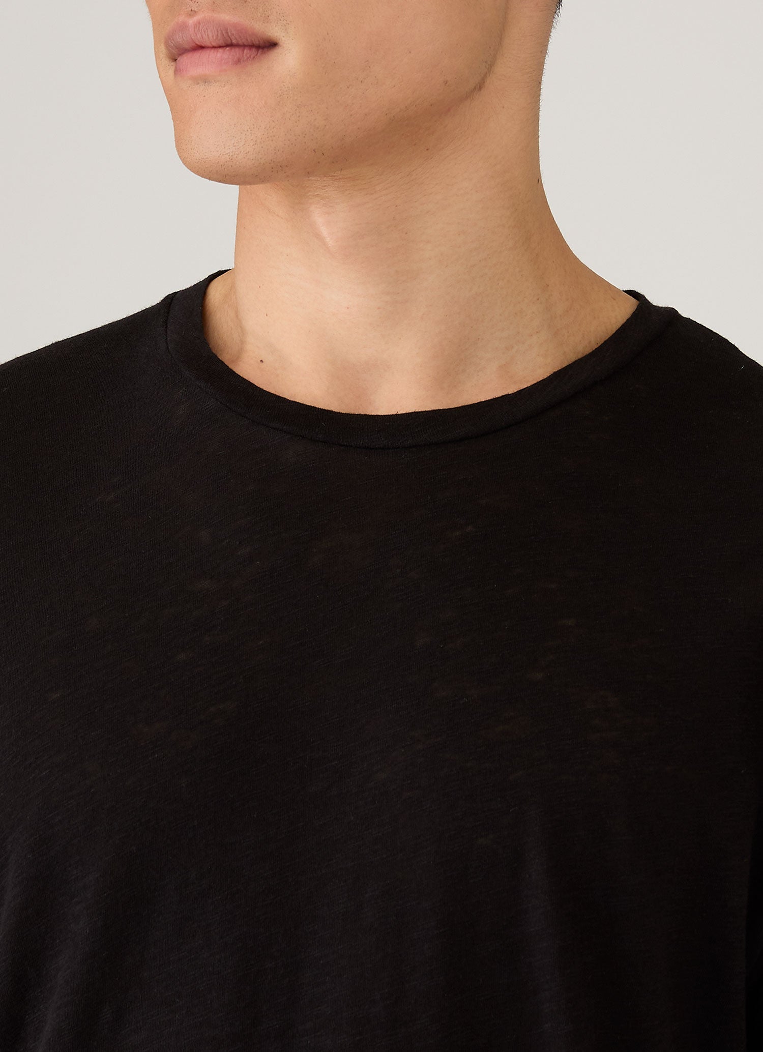 Men's Cotton Linen T-shirt in Black | Sunspel