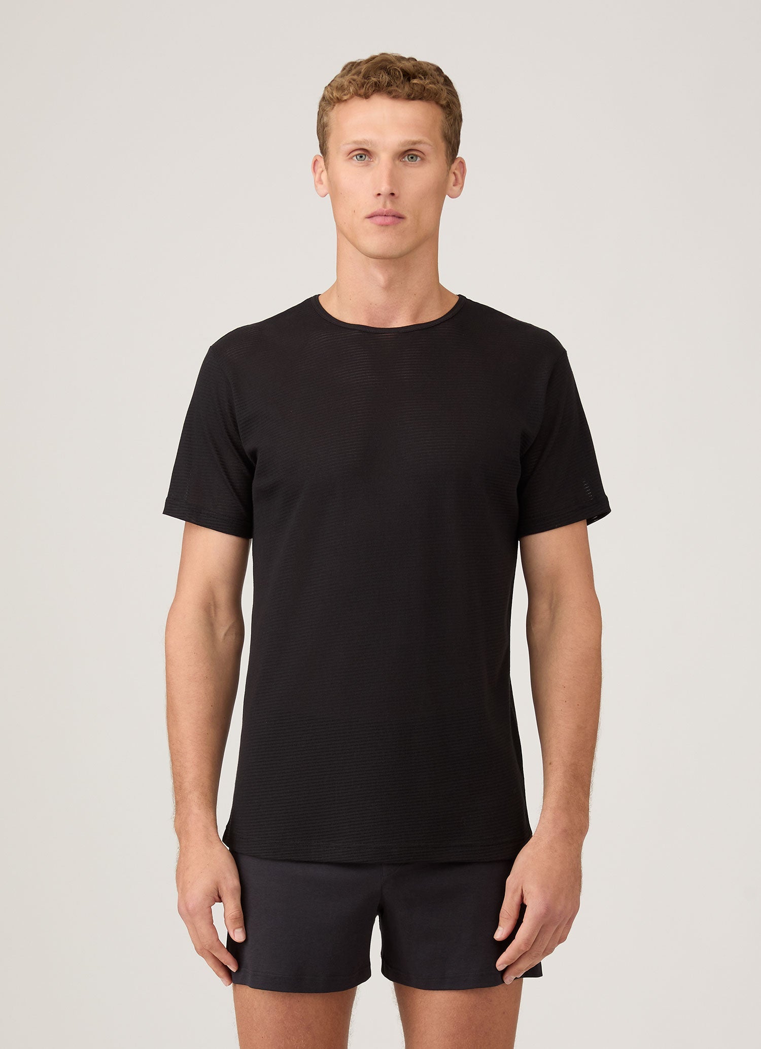 Men's Cellular Cotton Underwear T-shirt in Black | Sunspel