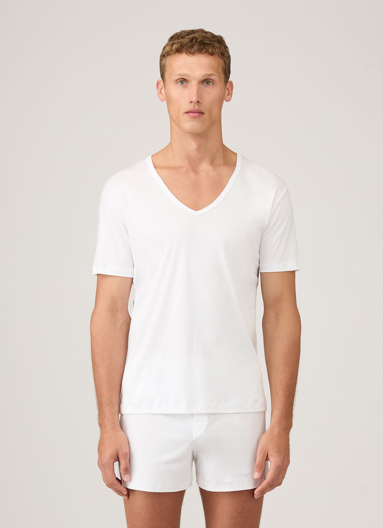 Men's Sea Island Cotton V-neck Underwear T-shirt in White | Sunspel