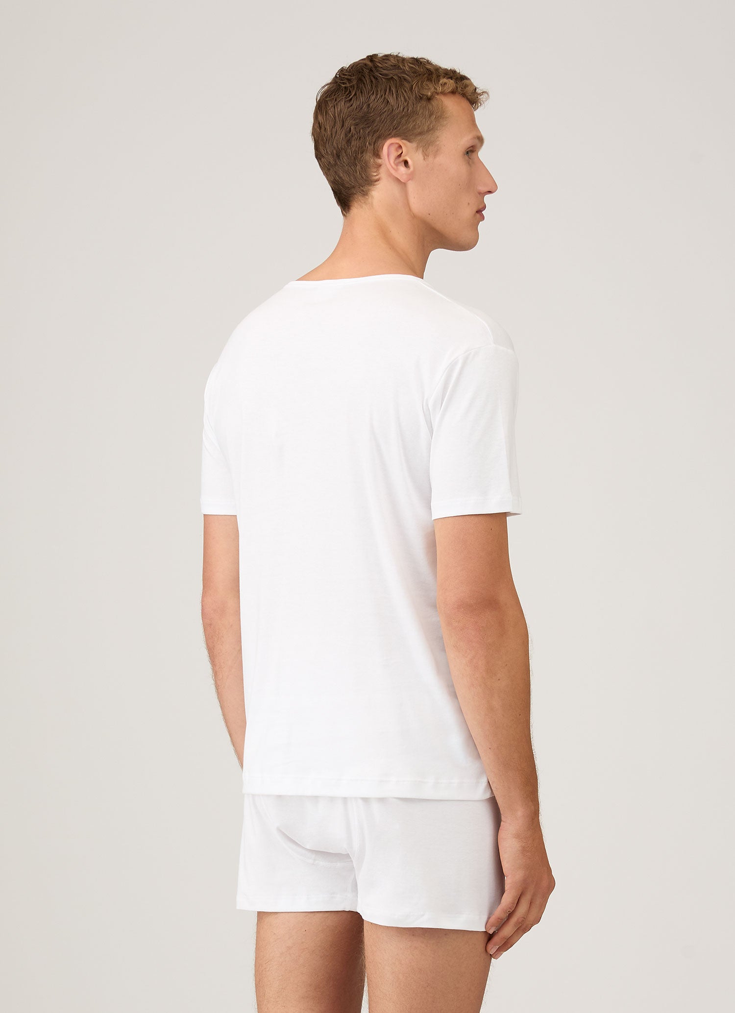 Men's Sea Island Cotton V-neck Underwear T-shirt in White | Sunspel