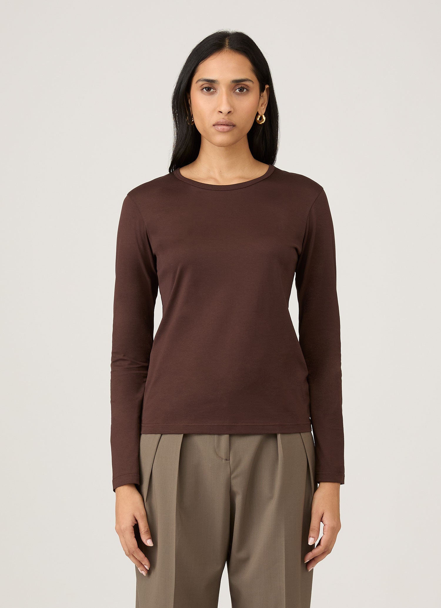 Women's Long Sleeve Classic T-shirt in Truffle | Sunspel