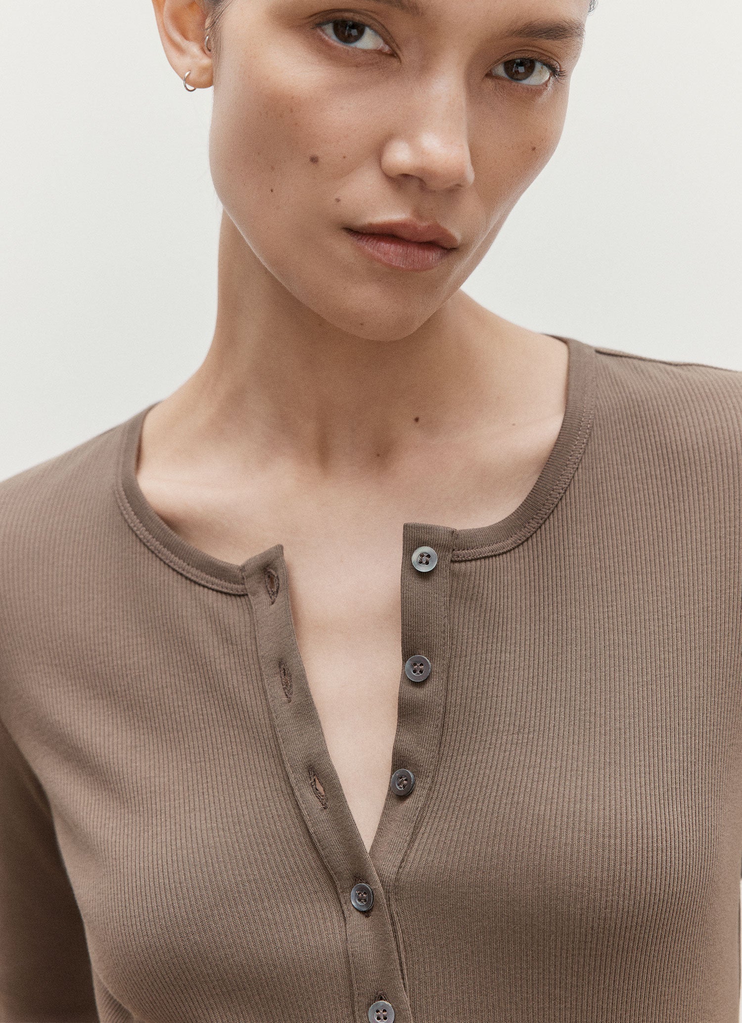 Women's Ribbed Henley in Dark Cedar | Sunspel