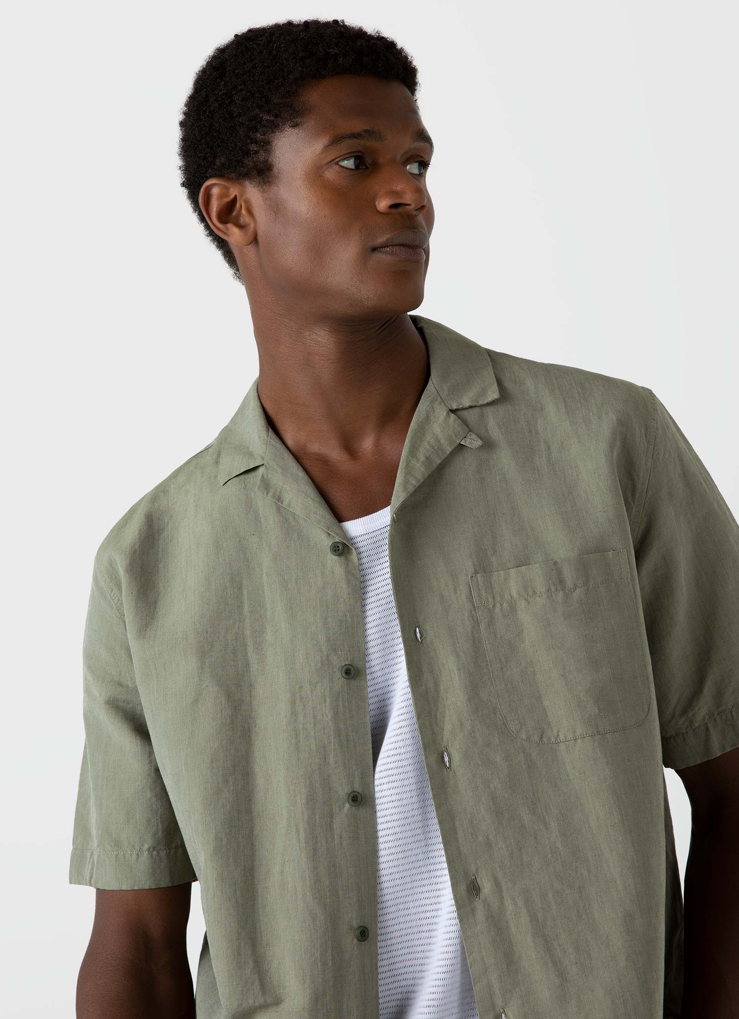 Men's Cotton Linen Camp Collar Shirt in Hunter Green Melange | Sunspel