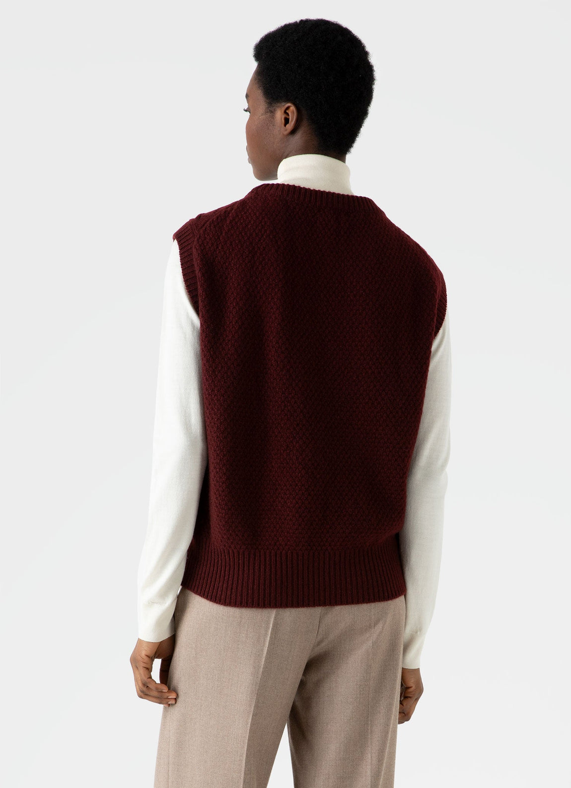 Women's Lambswool Cable Knit Vest in Maroon